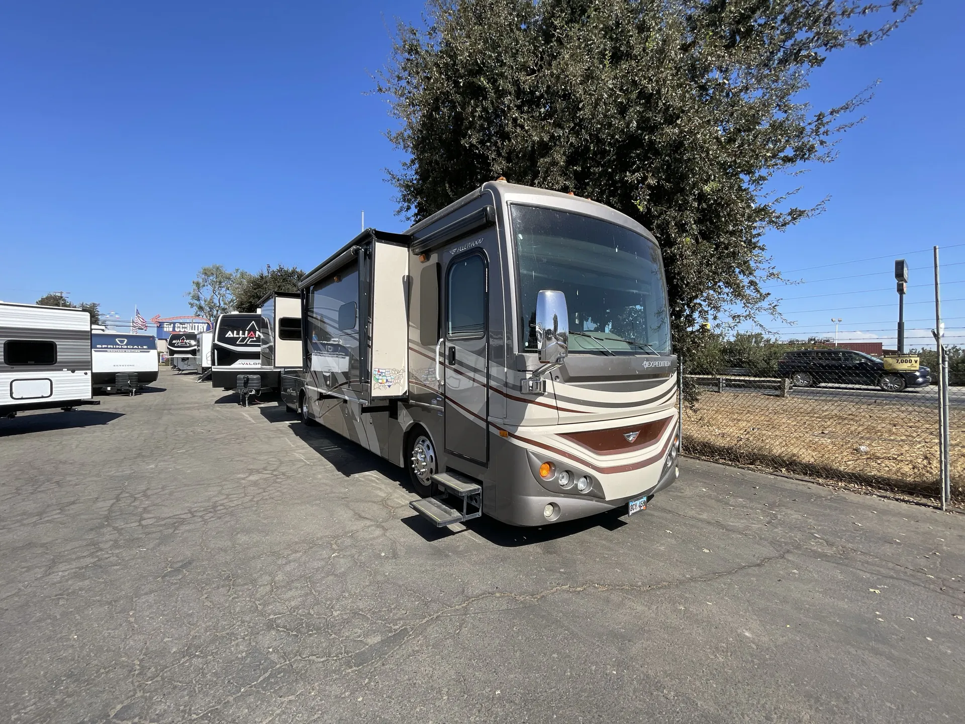 2015 Fleetwood Expedition 38K - Photo 2