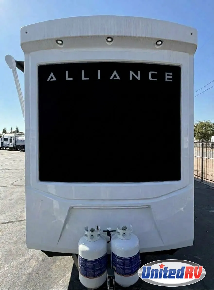 2025 Alliance RV Benchmark 44LFT - Photo 3