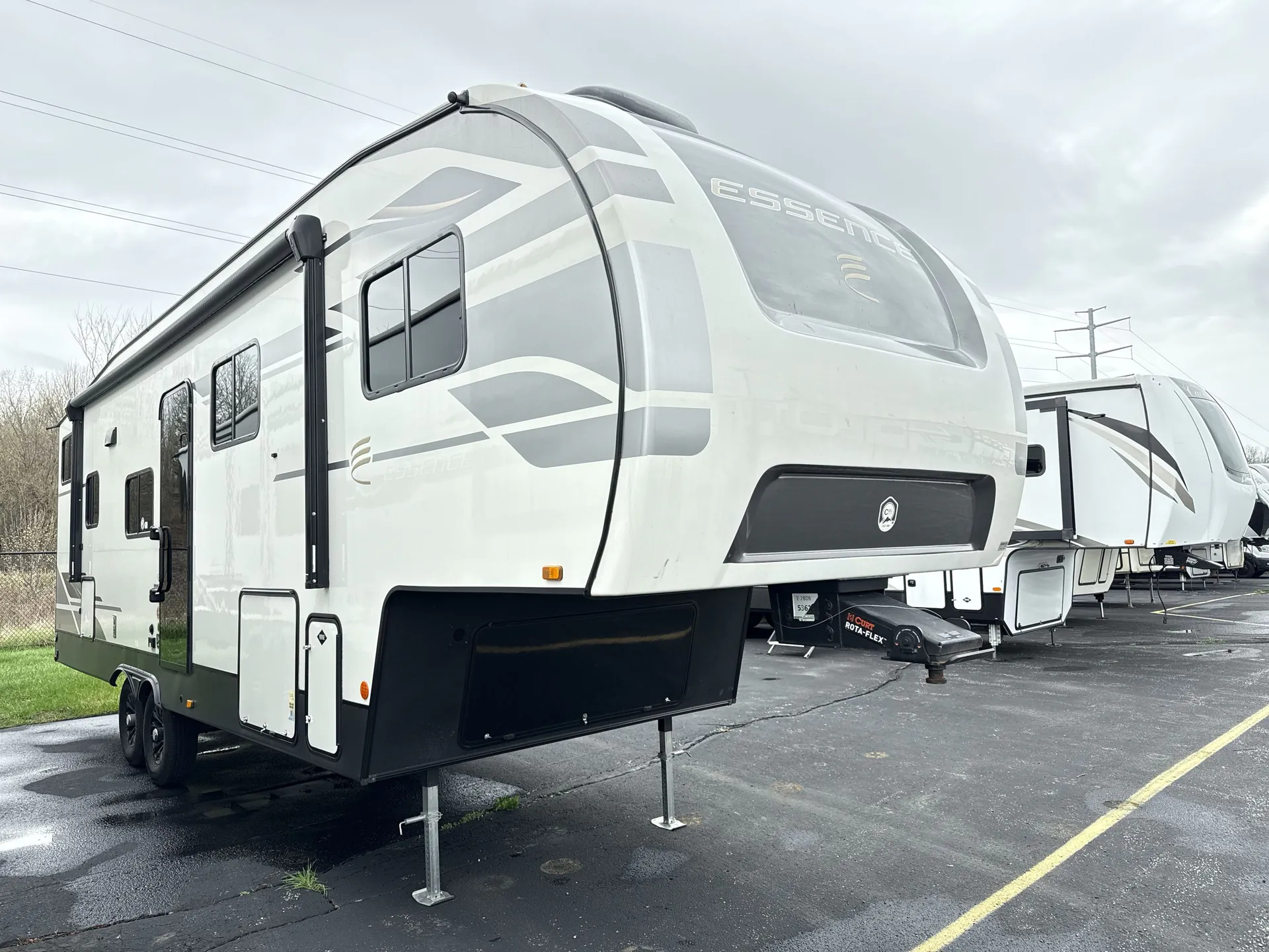 2025 Cruiser RV Essence 28DB - Photo 2