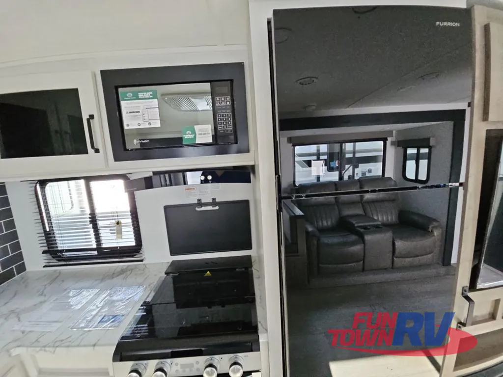 2027 Forest River Solaire 3150TBSS, Photos photo 11
