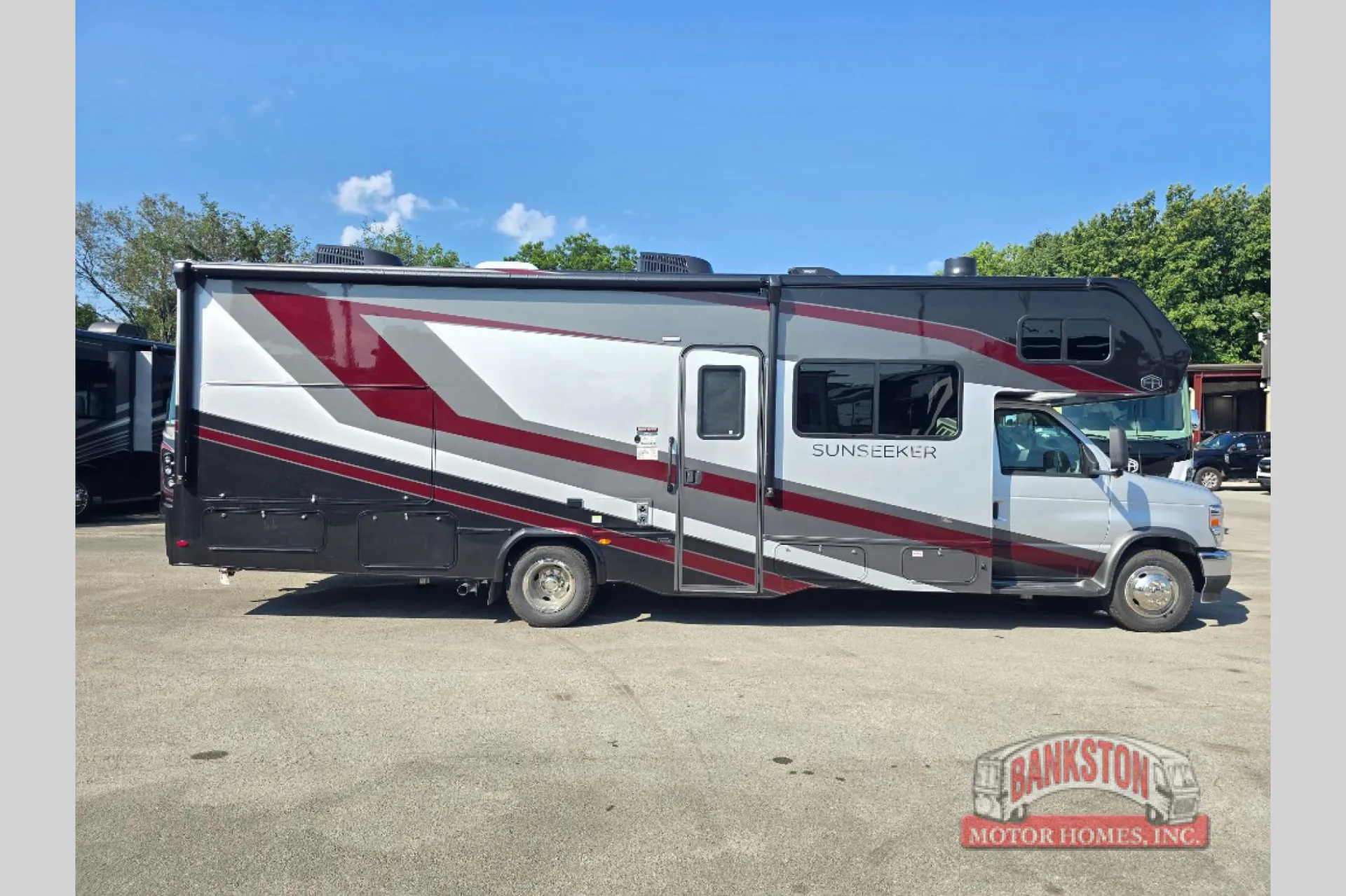 2027 Forest River Sunseeker 2860DS - Photo 4