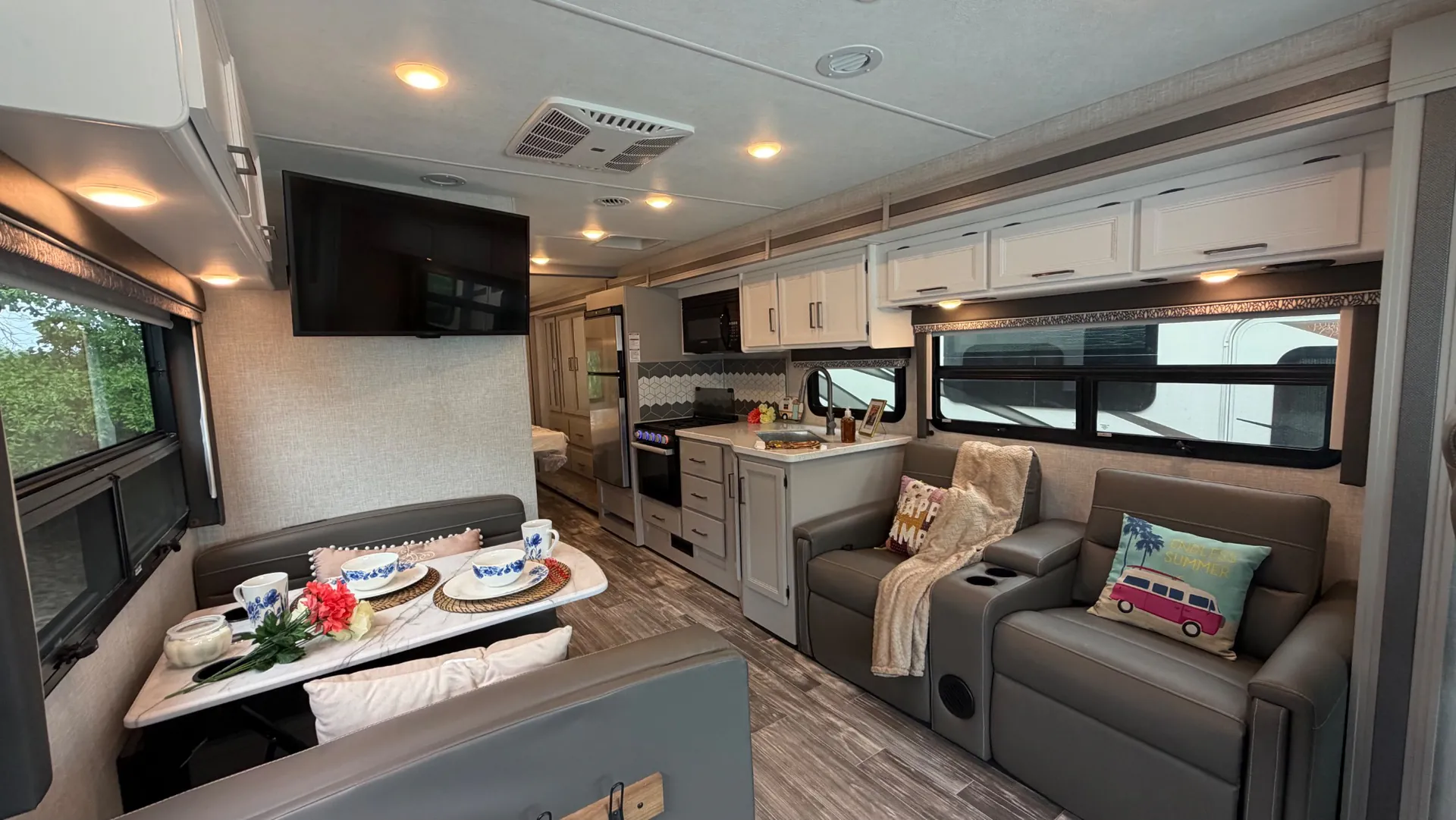 2024 Thor Motor Coach Hurricane 29M - Photo 4
