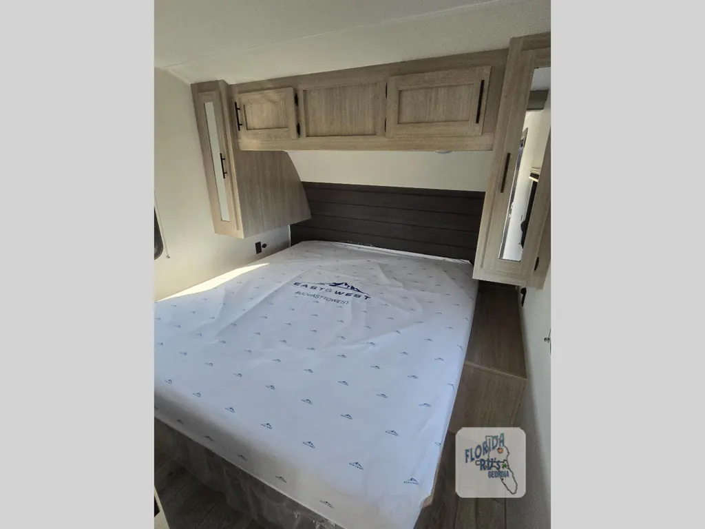 2027 East to West Della Terra 272RL, Photos photo 9