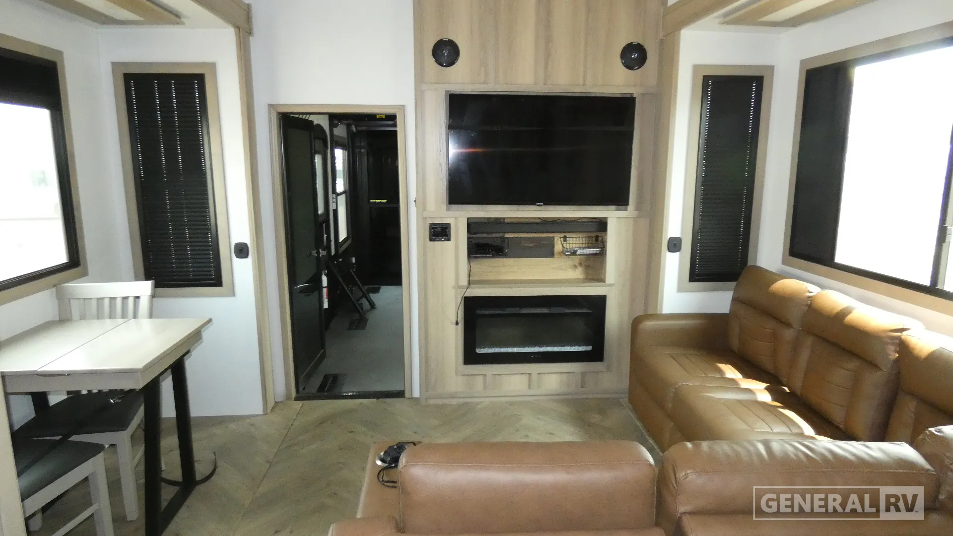 2025 Keystone Raptor 441 - Photo 3