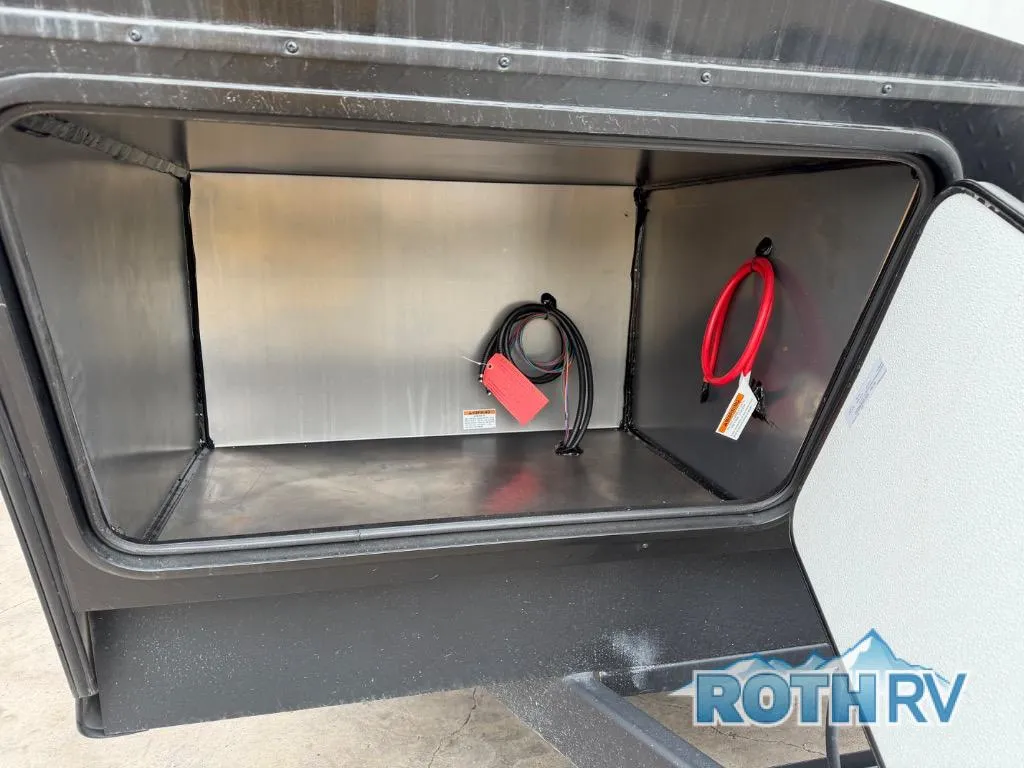 2025 Forest River Vengeance Rogue Armored 26L140 - Photo 4