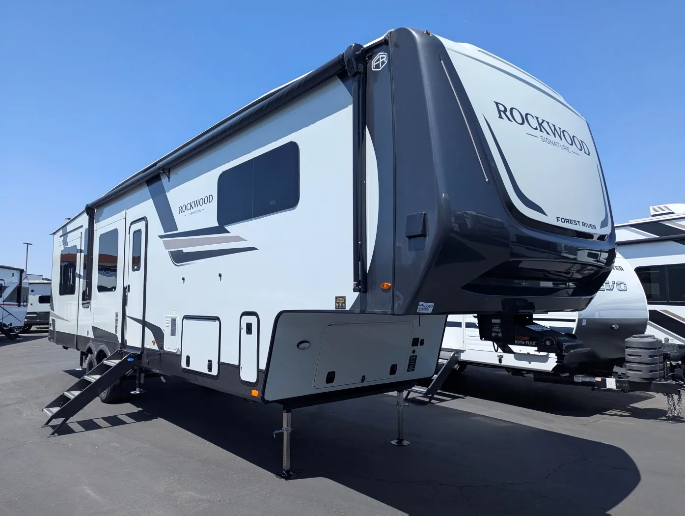 2026 Forest River Rockwood Signature 404SRK - Photo 2