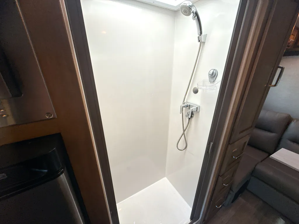 2024 Tiffin Wayfarer 25 RLW, Photos photo 15