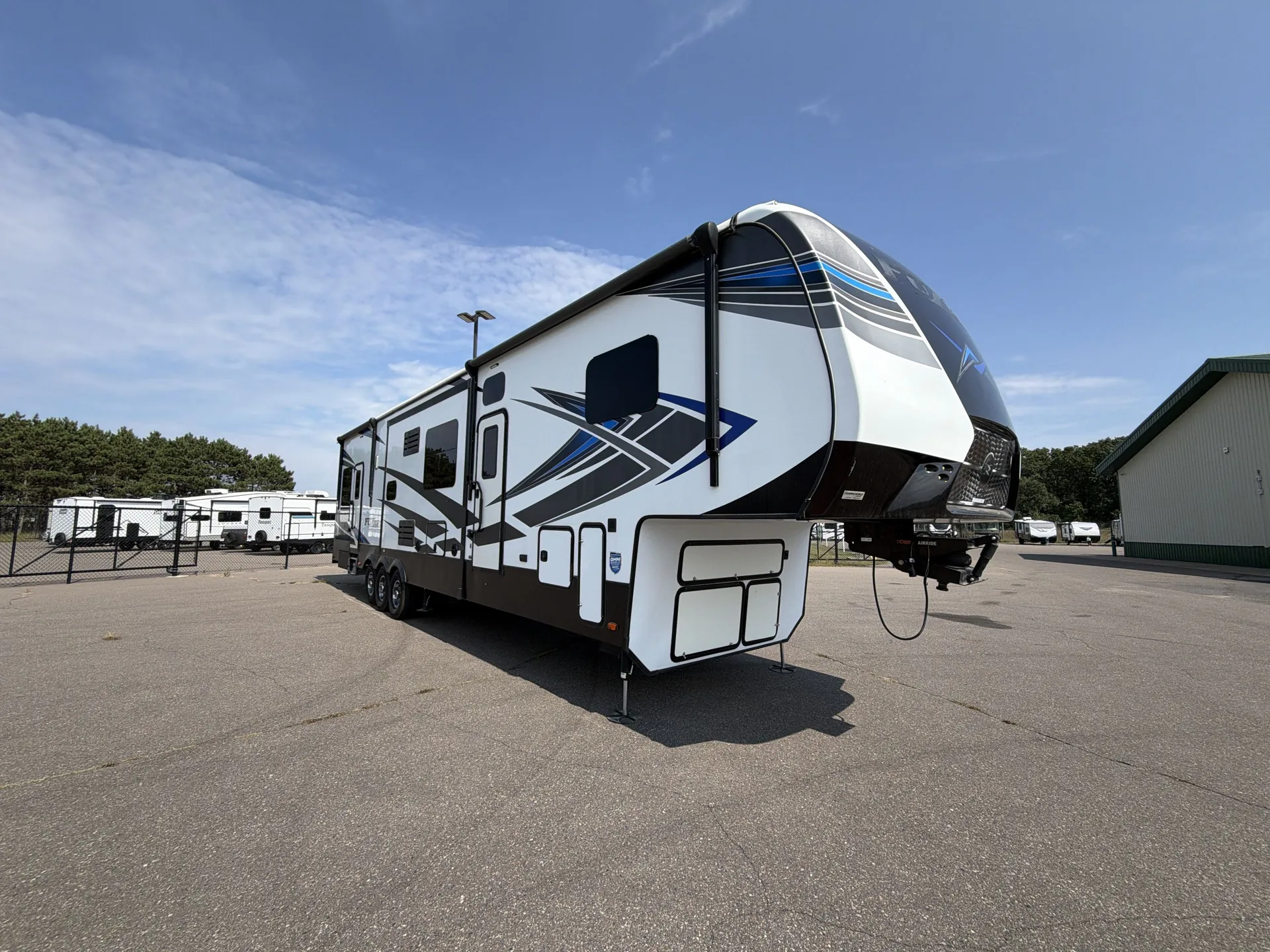 2021 Keystone Fuzion 430 - Photo 2
