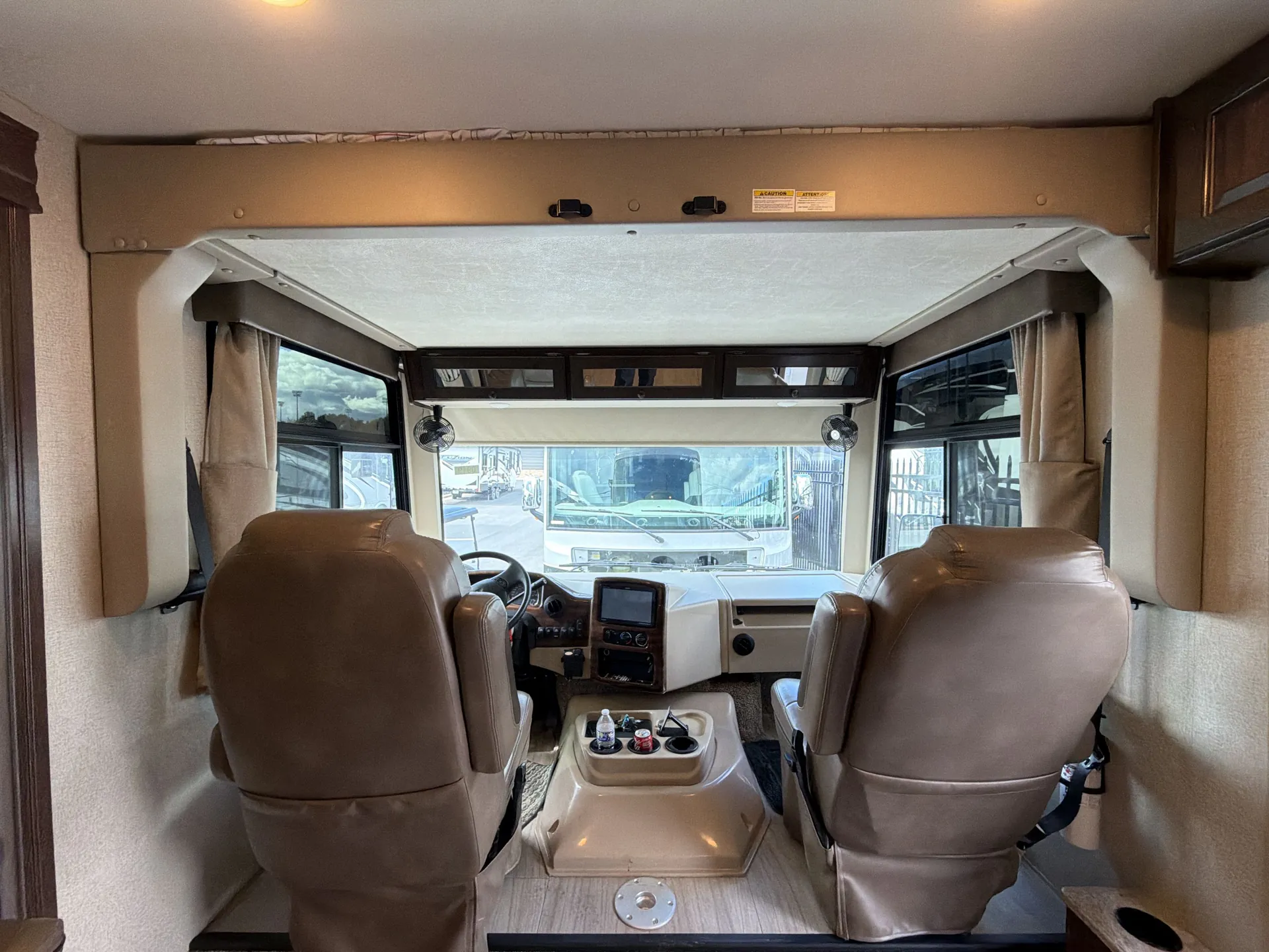 2019 Thor Motor Coach Windsport 34R — living area main