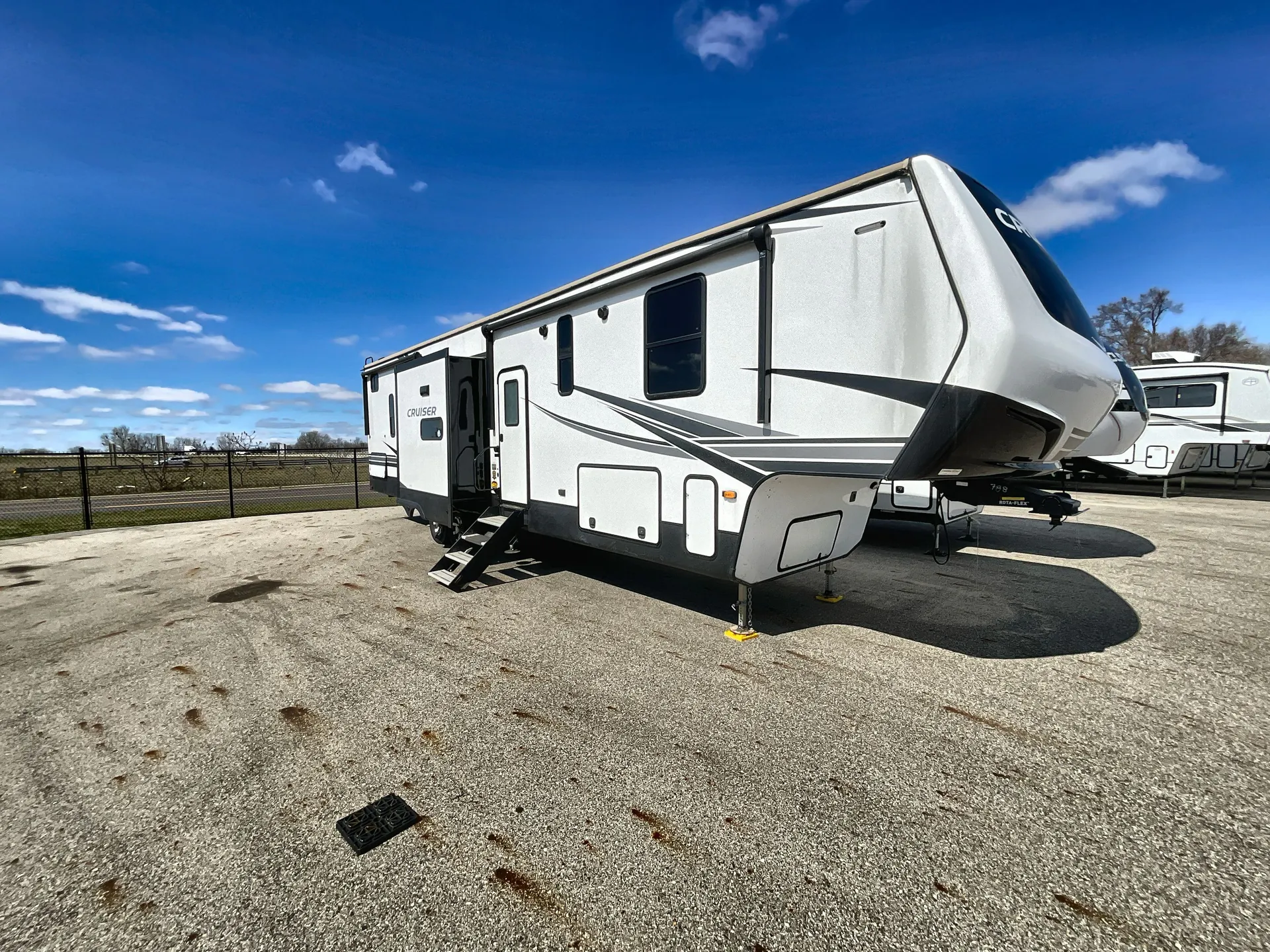 2022 CrossRoads Cruiser CR3851BL - Photo 2