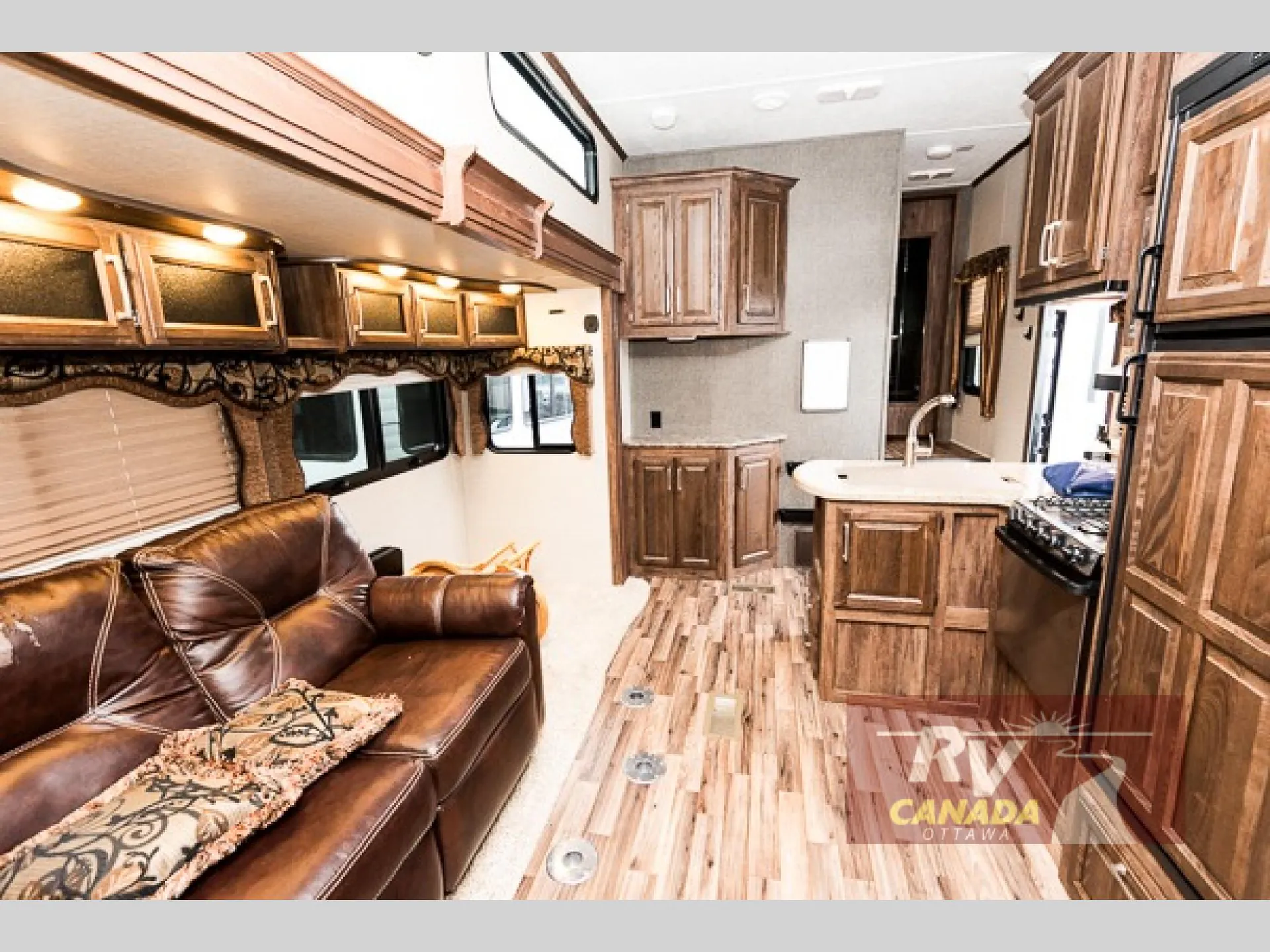 2015 Keystone Cougar 326SRX - Photo 3