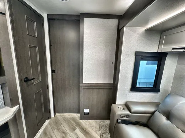 2027 Entegra Coach Accolade 37K, Photos photo 26