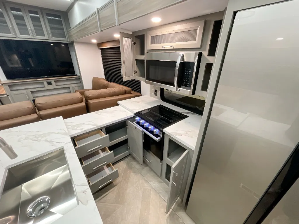 2026 Keystone Sprinter 3950SSP - Photo 3