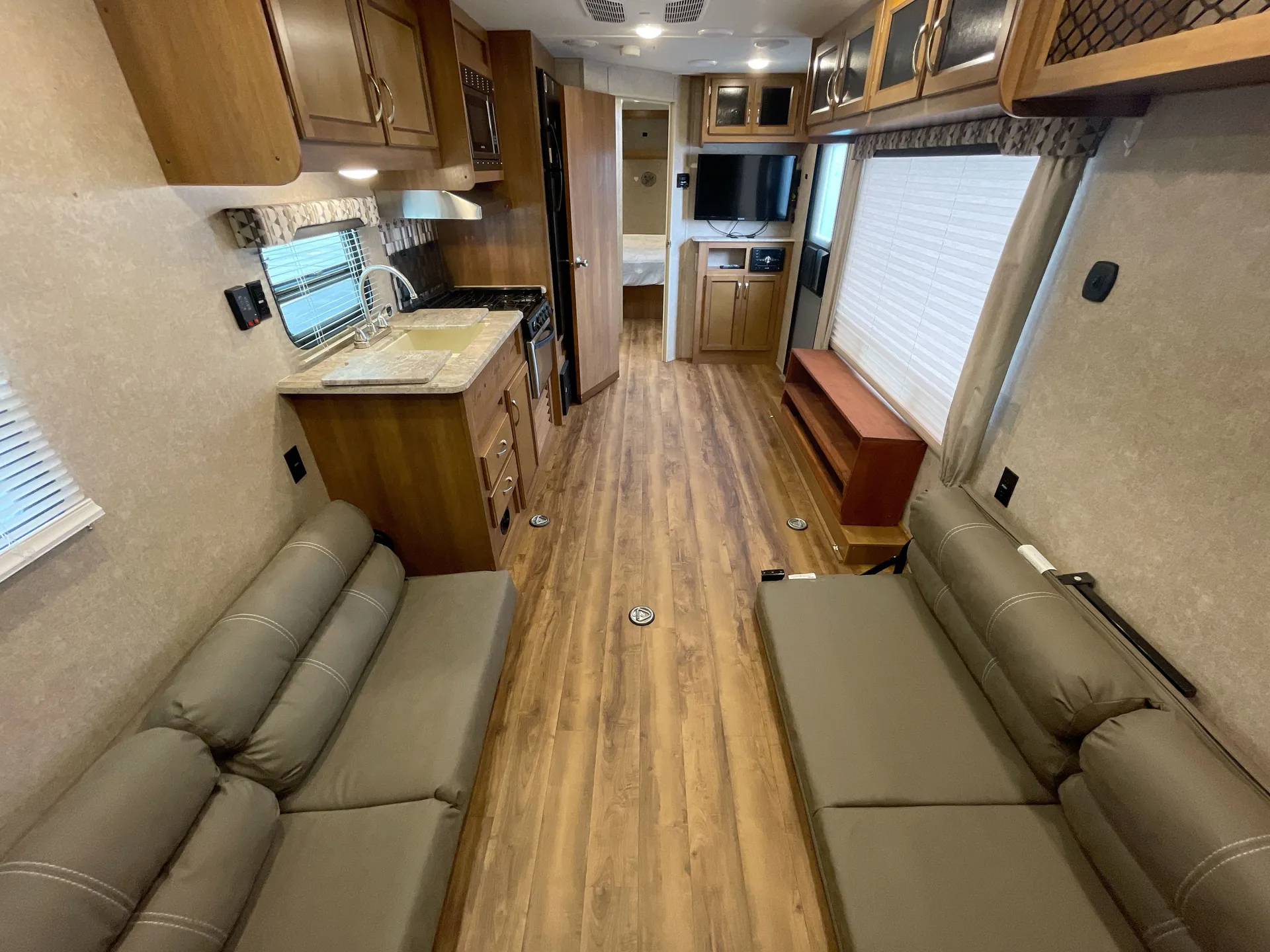 2018 Coachmen Catalina Trail Blazer 26TH — fireplace