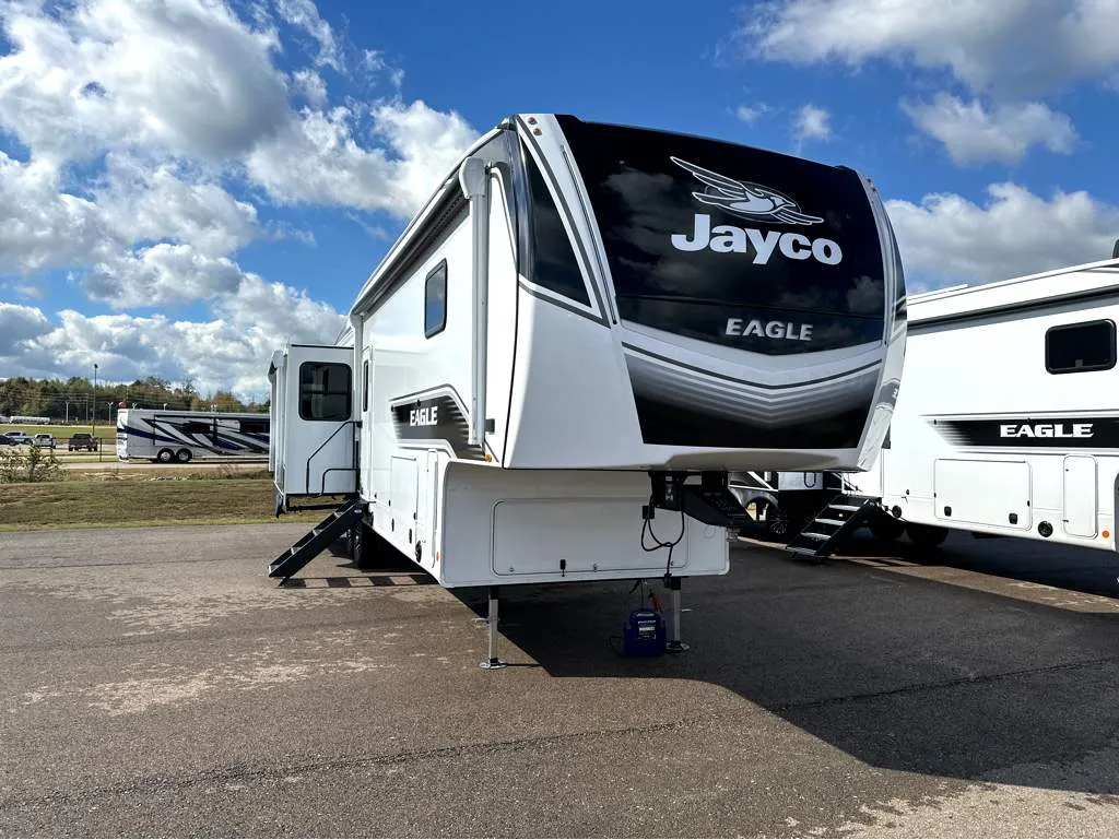 2026 Jayco Eagle 335LSTS - Photo 2