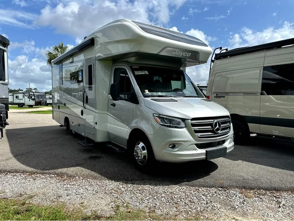2027 Jayco Melbourne Prestige 25LP - Photo 2
