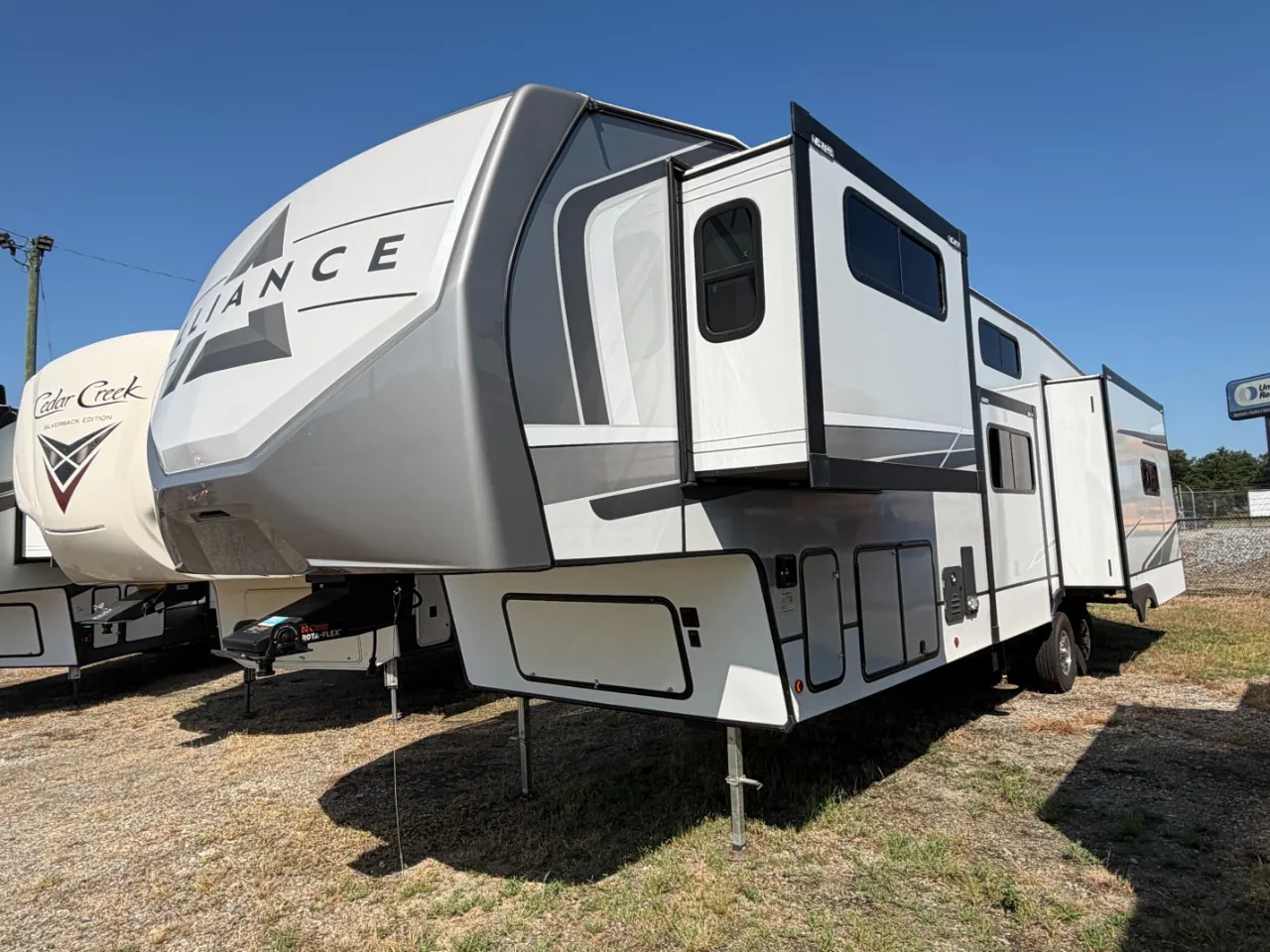 2024 Alliance RV Avenue 37MBR - Photo 4