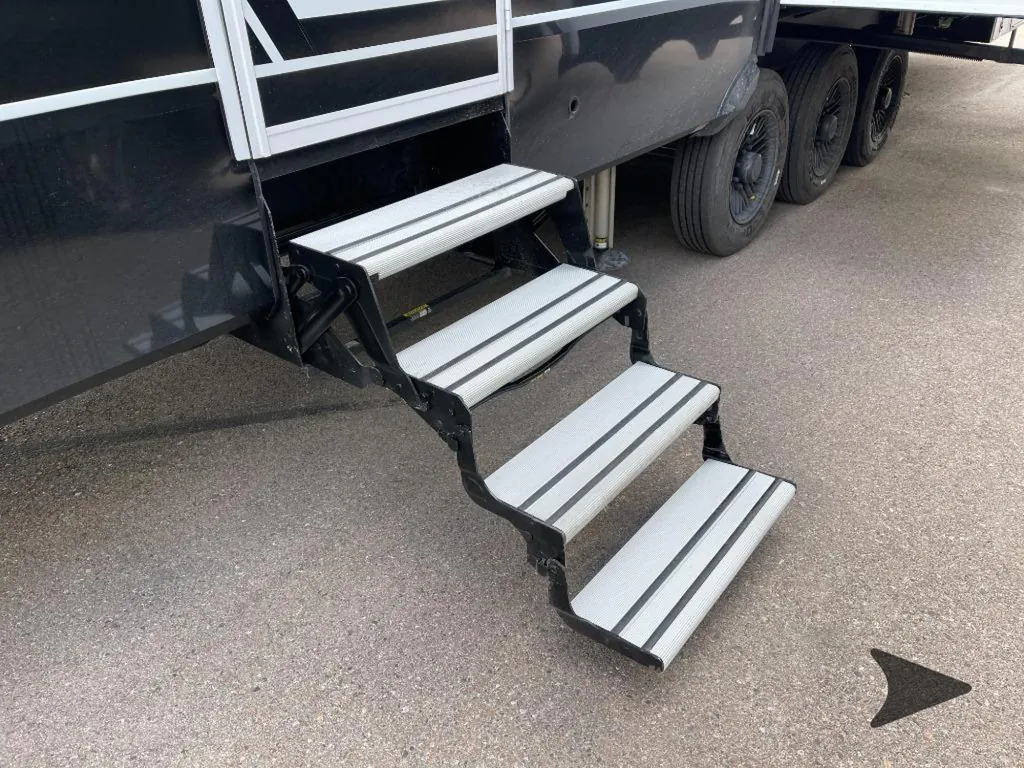 2026 Brinkley Model G 3950, Photos photo 15