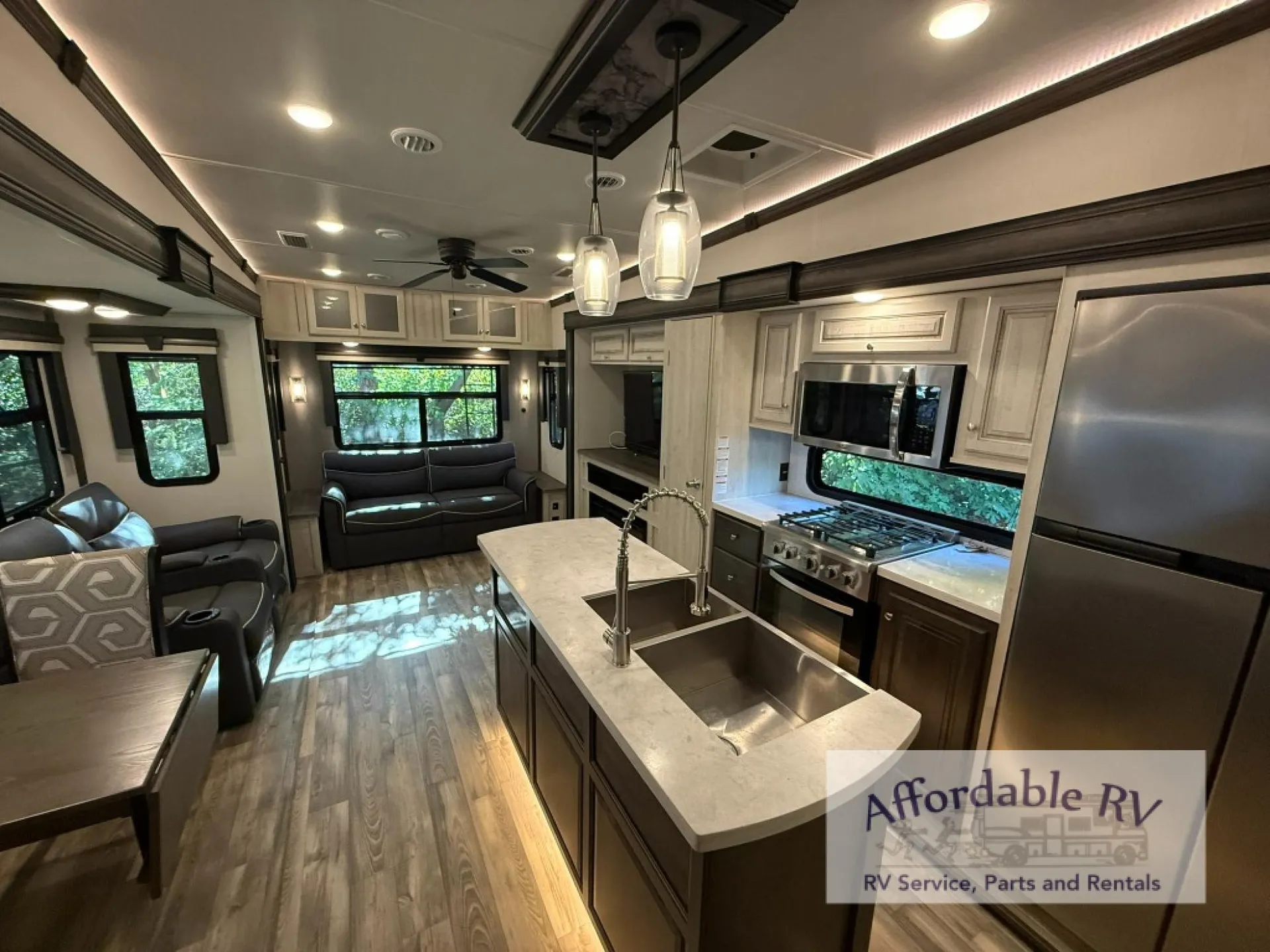 2022 Forest River Cardinal Luxury 380RLX — Photo 7