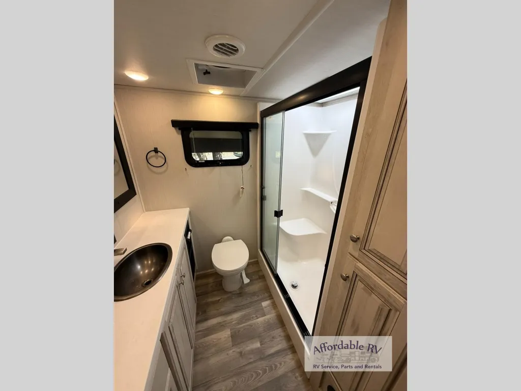 2022 Forest River Cardinal Luxury 380RLX, Photos photo 25