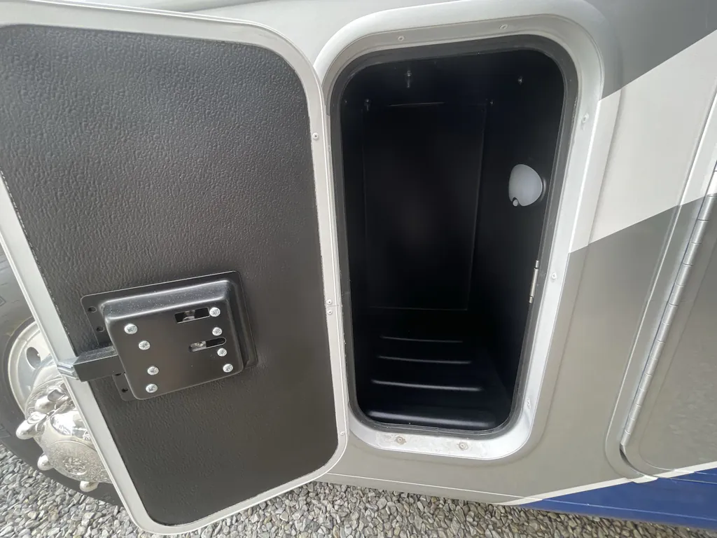 2027 Entegra Coach Vision XL 36C, Photos photo 17