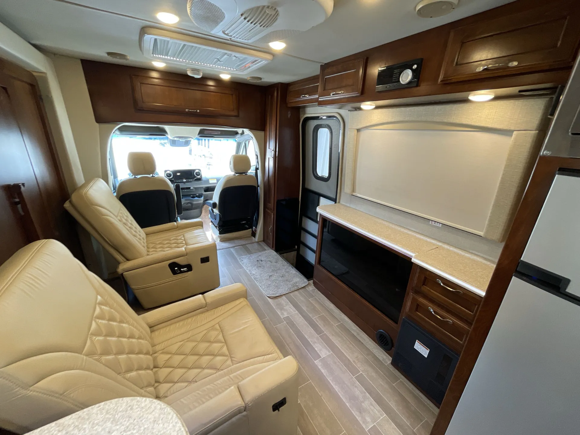 2020 Regency Ultra Brougham 25TB — living area main