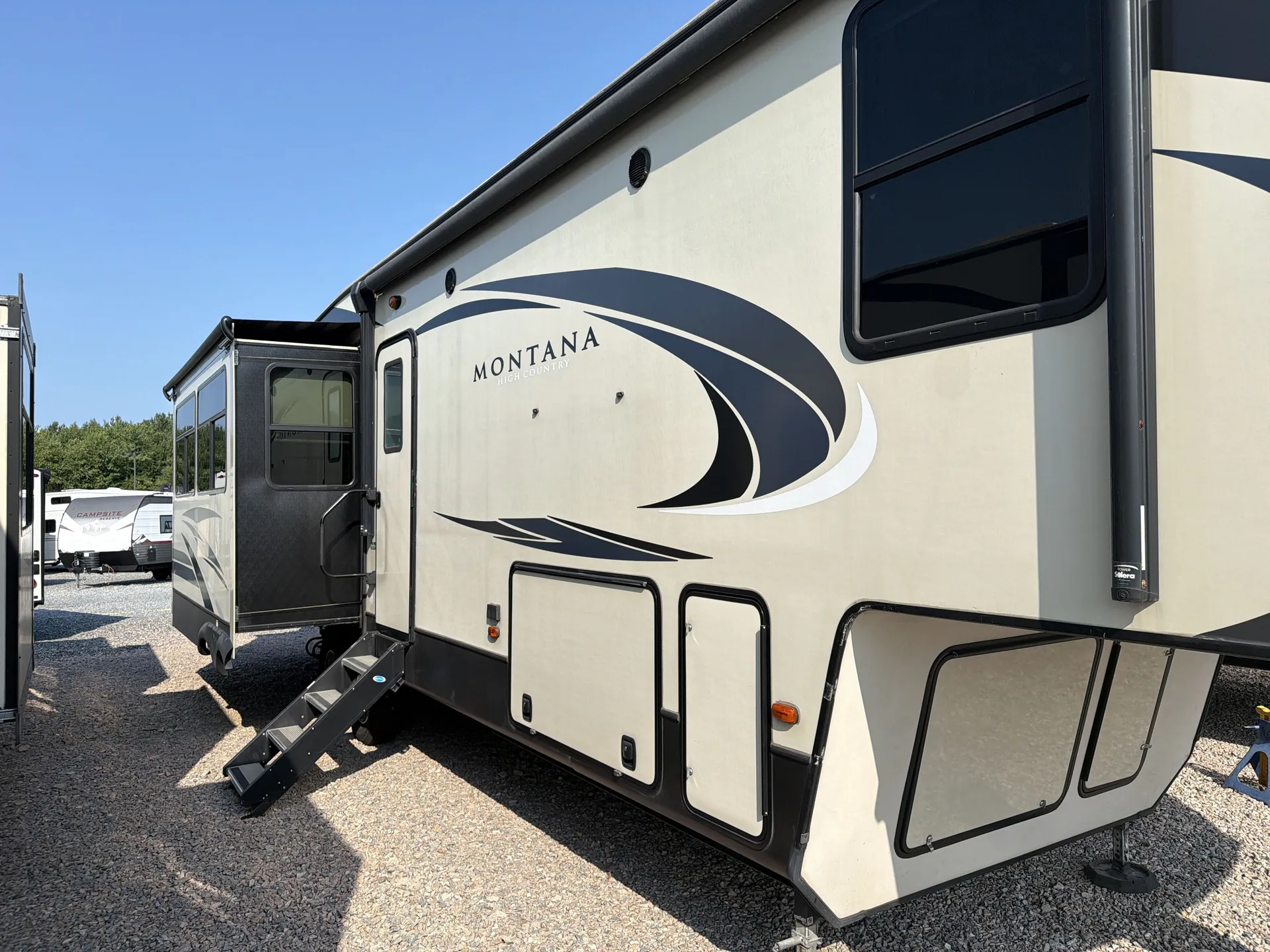 2019 Keystone Montana High Country 331RL - Photo 2