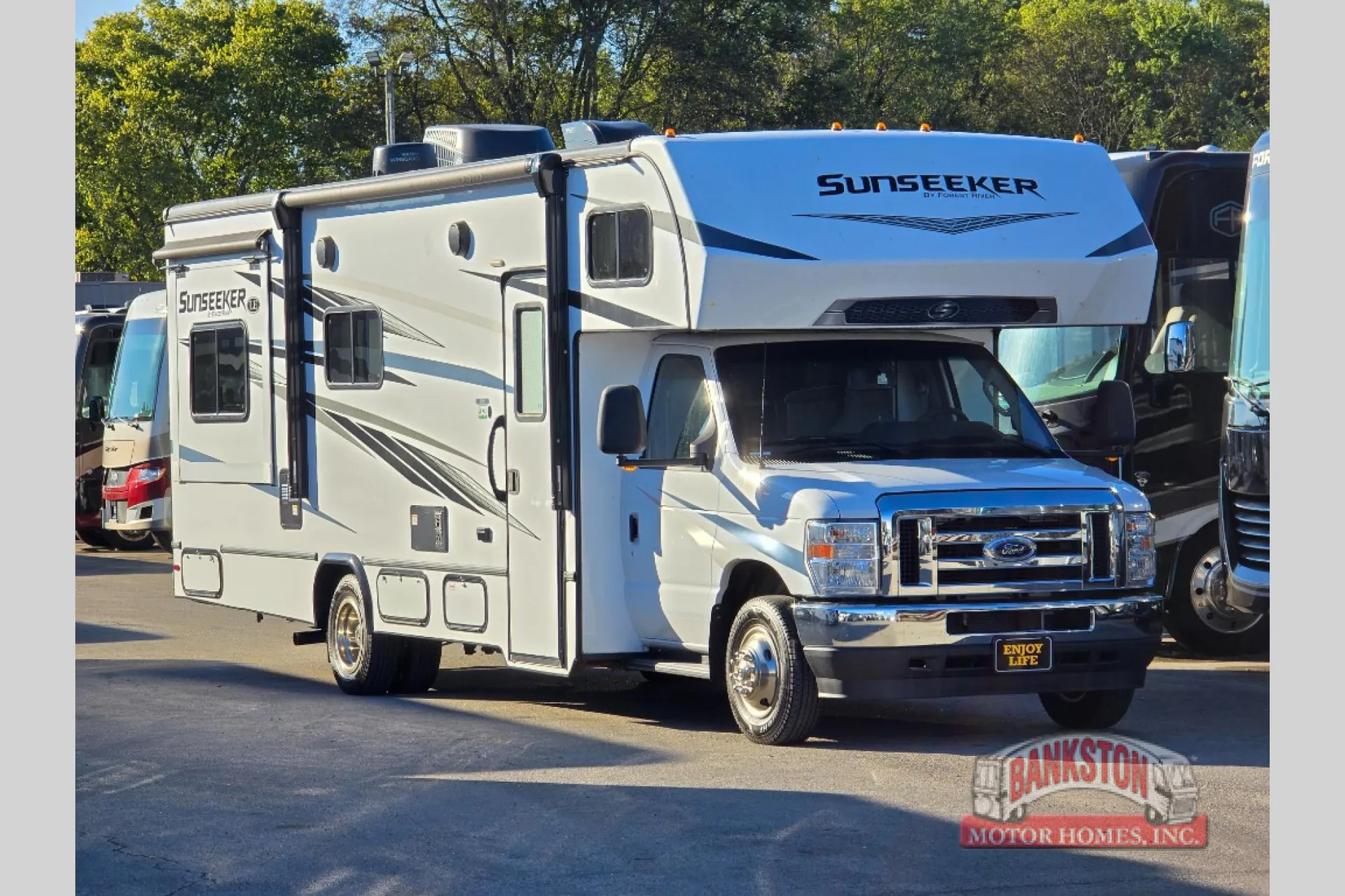 2024 Forest River Sunseeker LE 2550DSLE - Photo 2