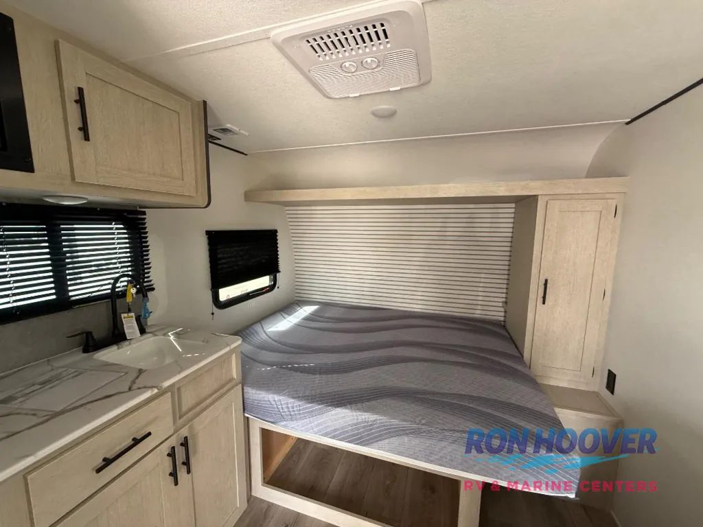 2026 Shasta Compact 17DB, Photos photo 5