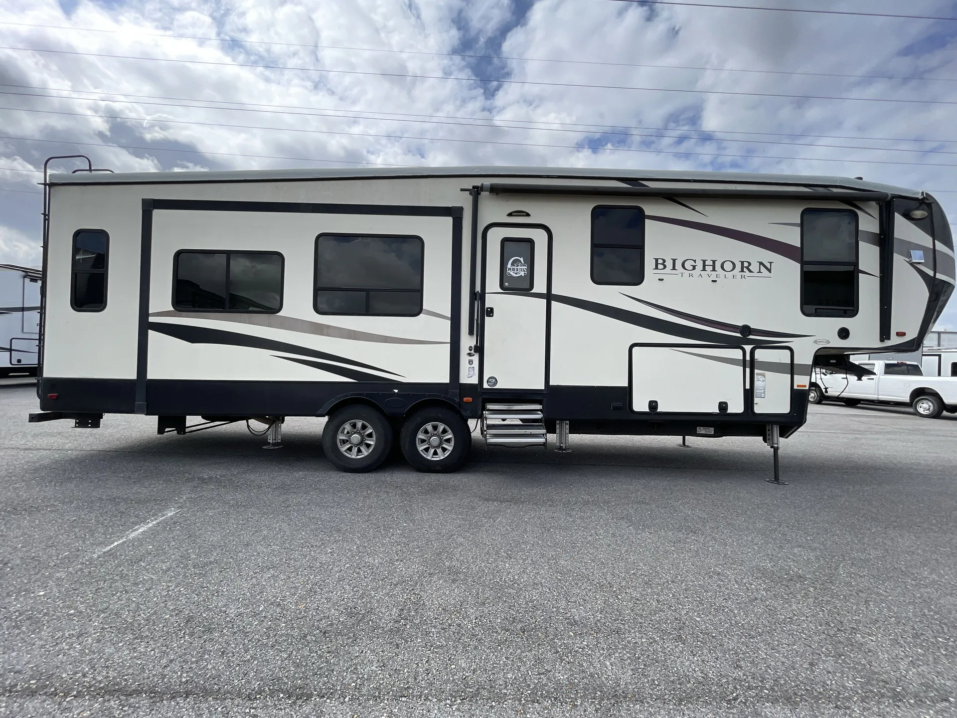 2018 Heartland Bighorn Traveler 32RS — campside