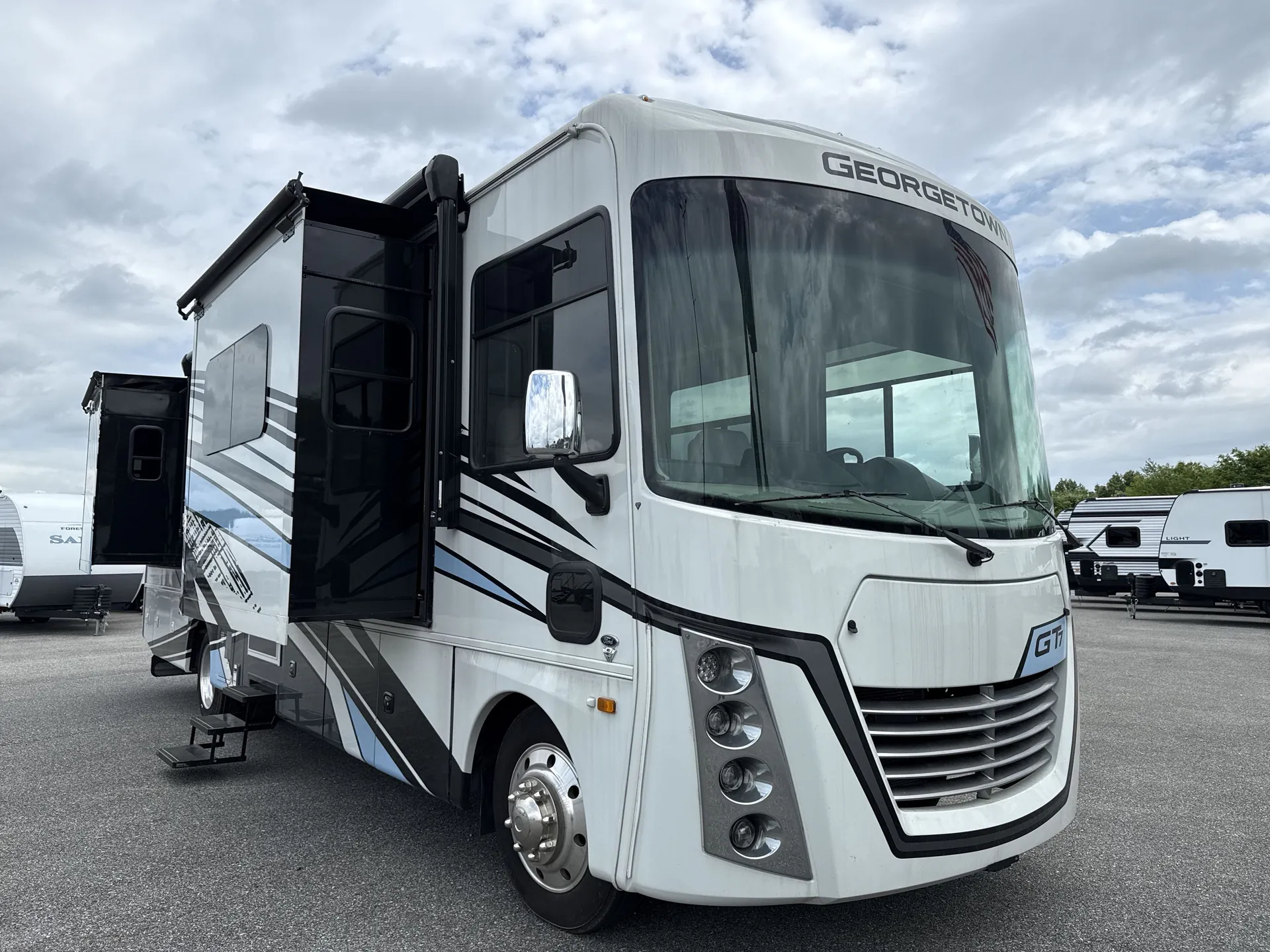 2023 Forest River Georgetown 7 Series GT7 32J7 - Photo 2