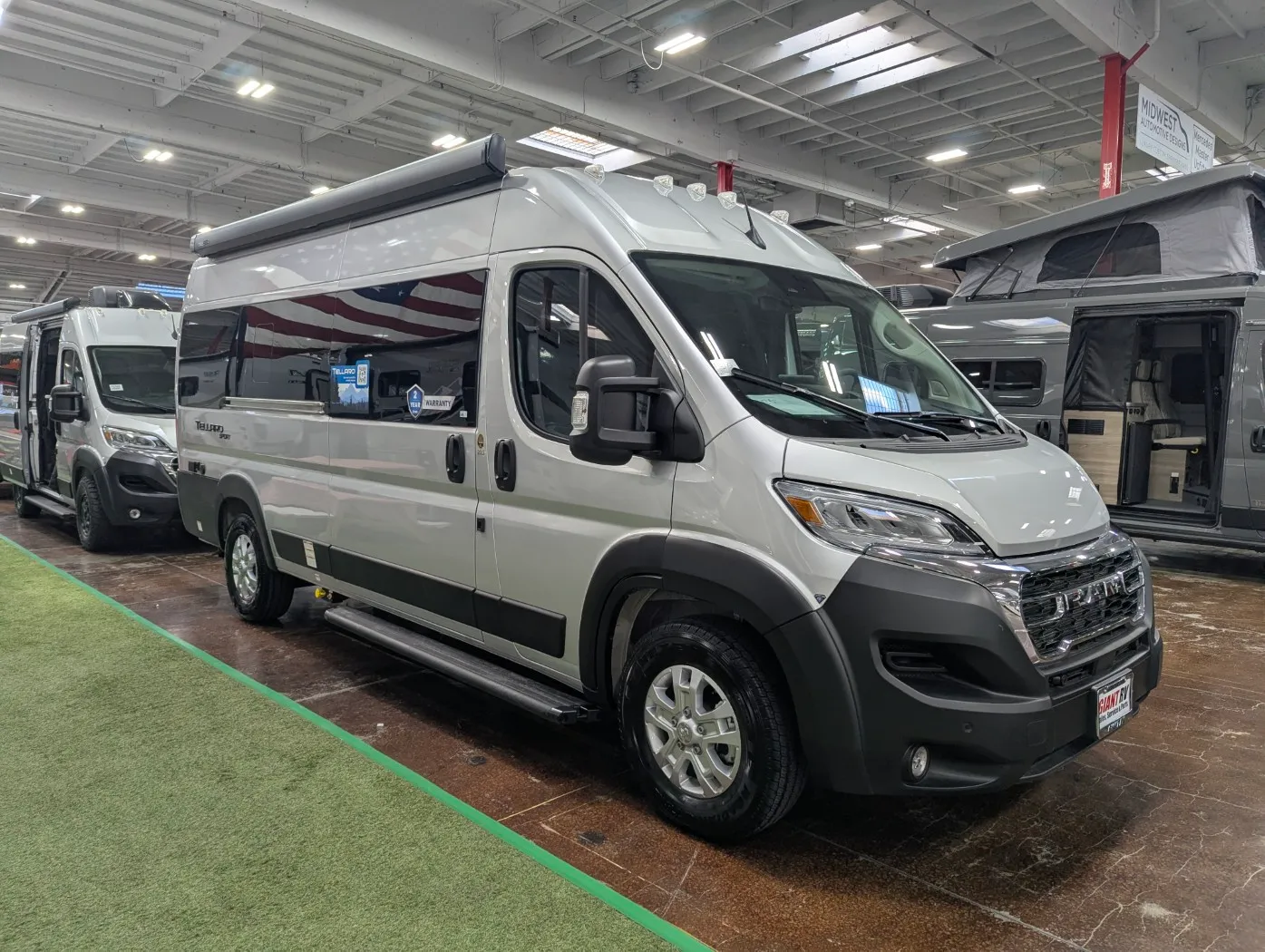 2026 Thor Motor Coach Tellaro 20L - Photo 2
