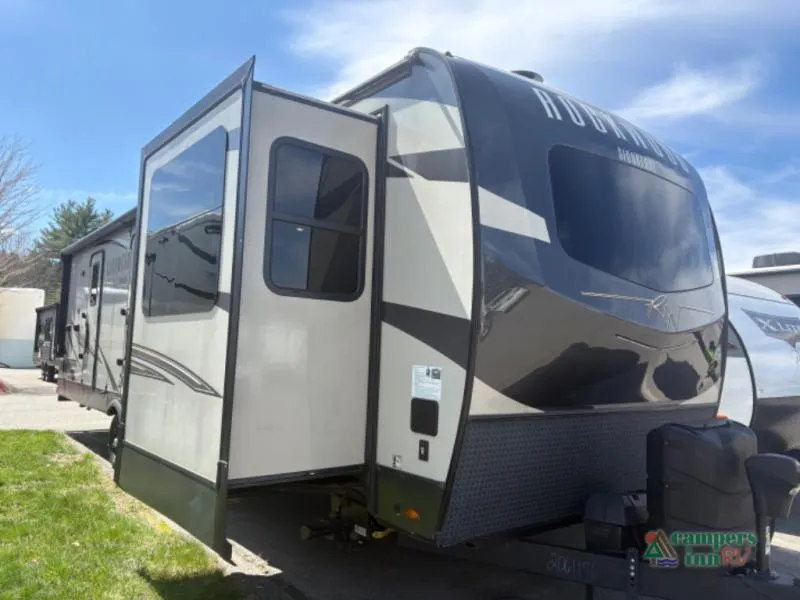 2022 Forest River Rockwood Signature Ultra Lite 8324SB - Photo 2