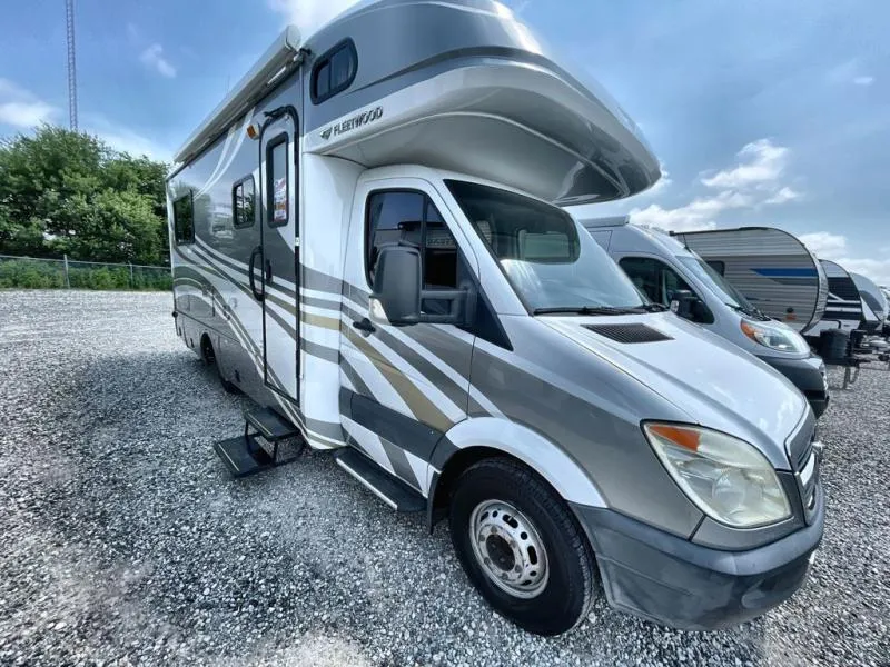 2008 Fleetwood RV Icon 24D - Photo 2