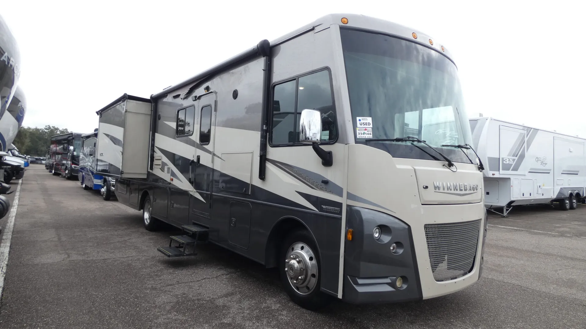 2022 Winnebago Vista 35U - Photo 2