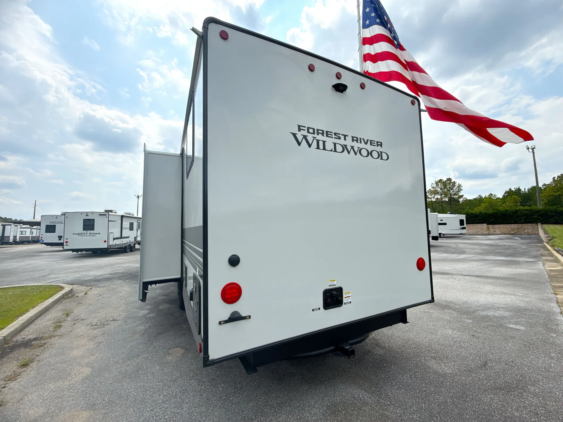 2027 Forest River Wildwood Heritage Glen 301FAM — backside