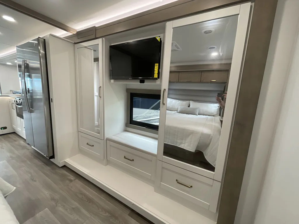 2027 Entegra Coach Vision XL 36C, Photos photo 24