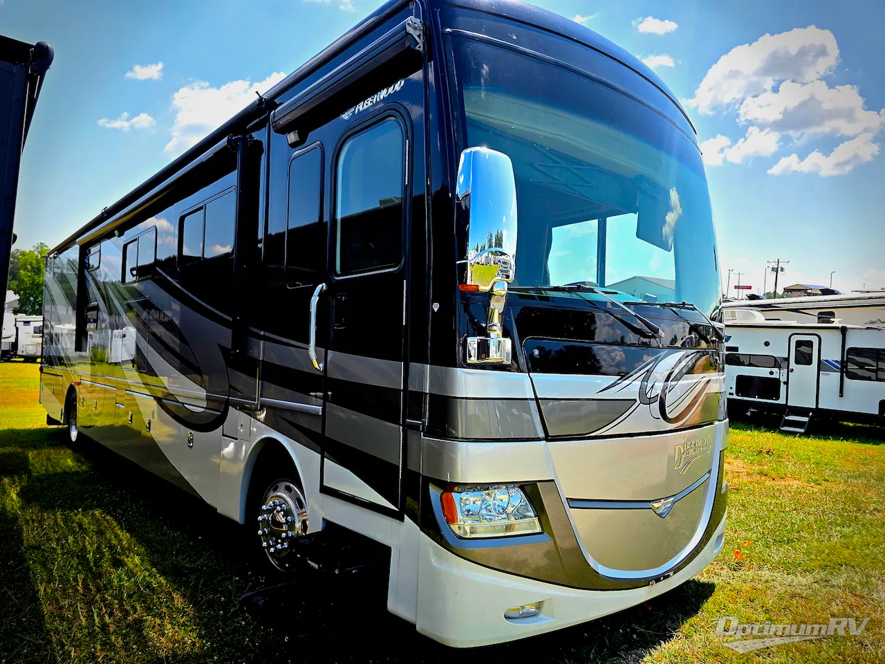 2012 Fleetwood Discovery 40G - Photo 2