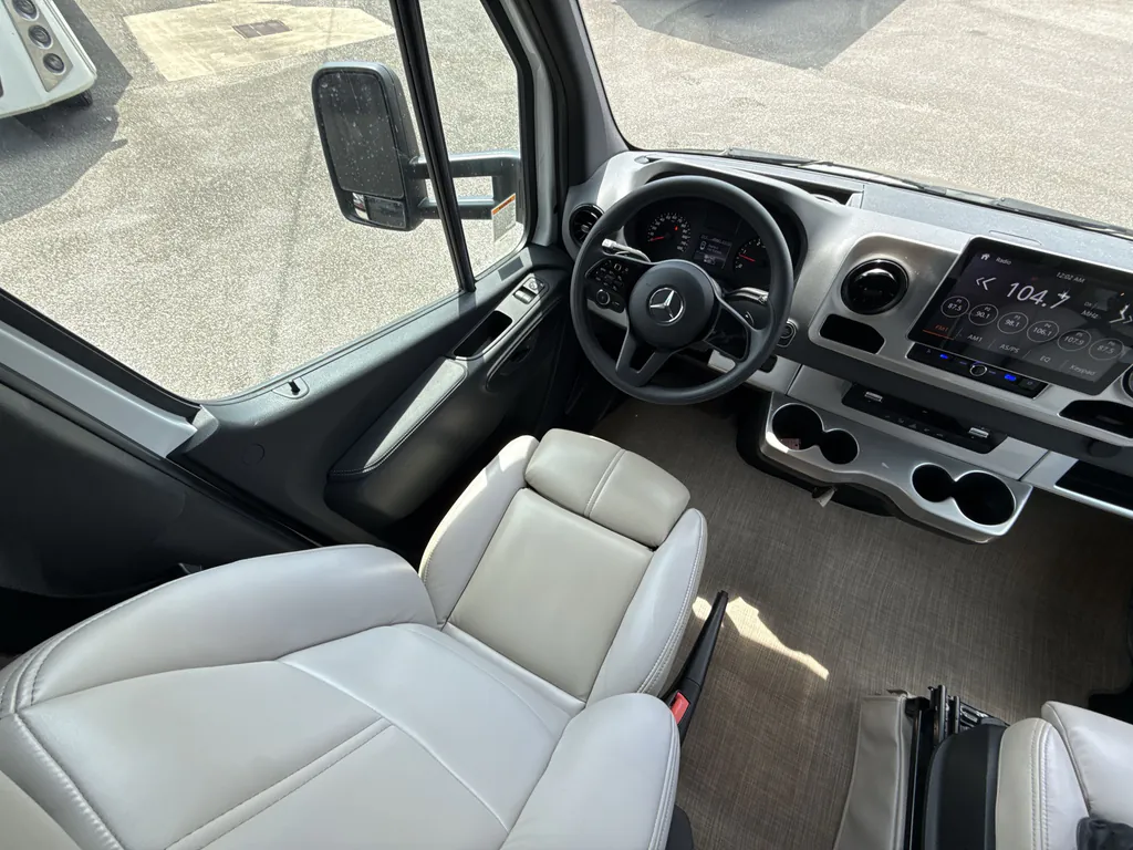 2022 Thor Motor Coach Tiburon 24FB, Photos photo 5