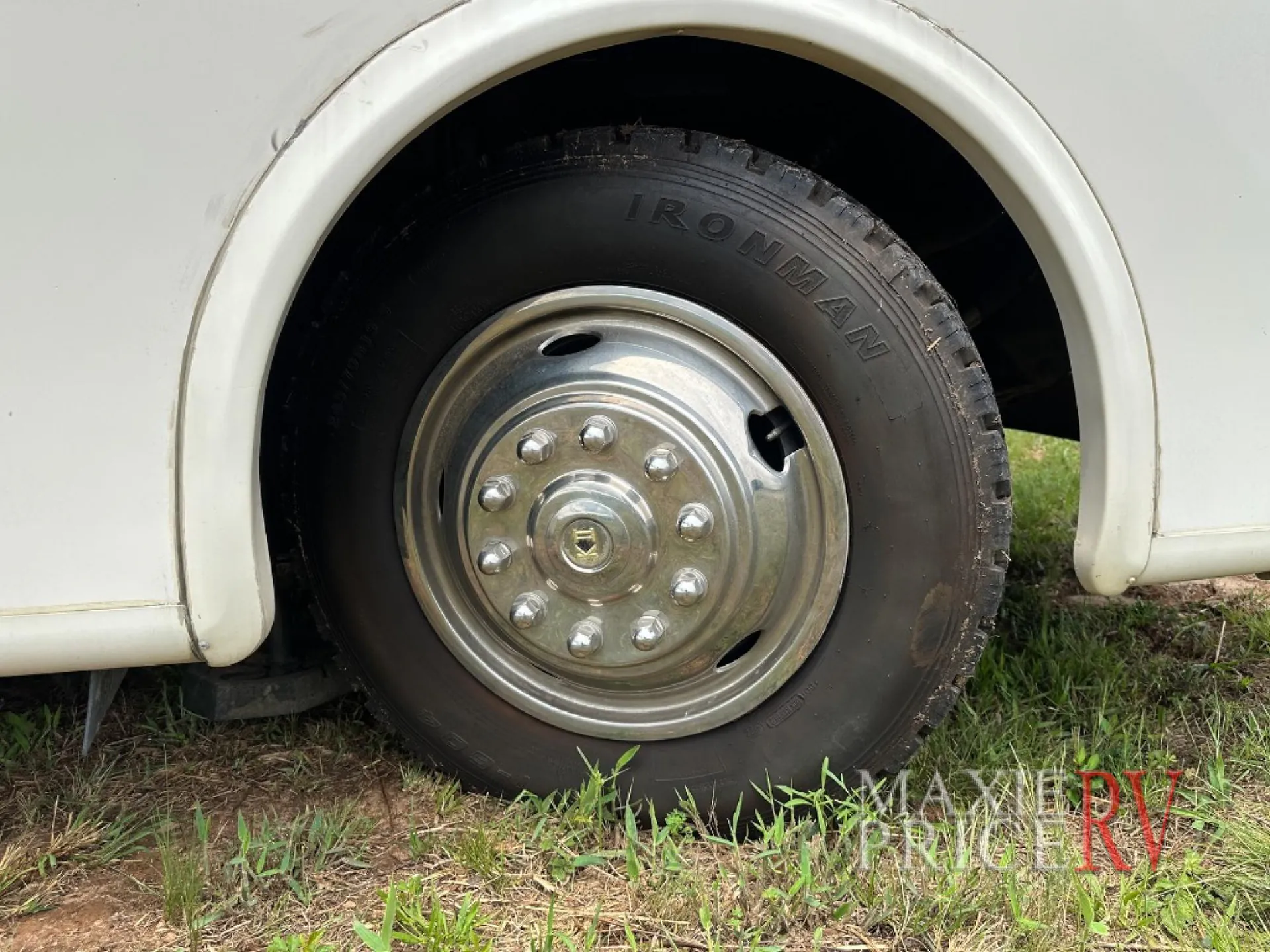 2018 Thor Motor Coach Hurricane 35M - Photo 3
