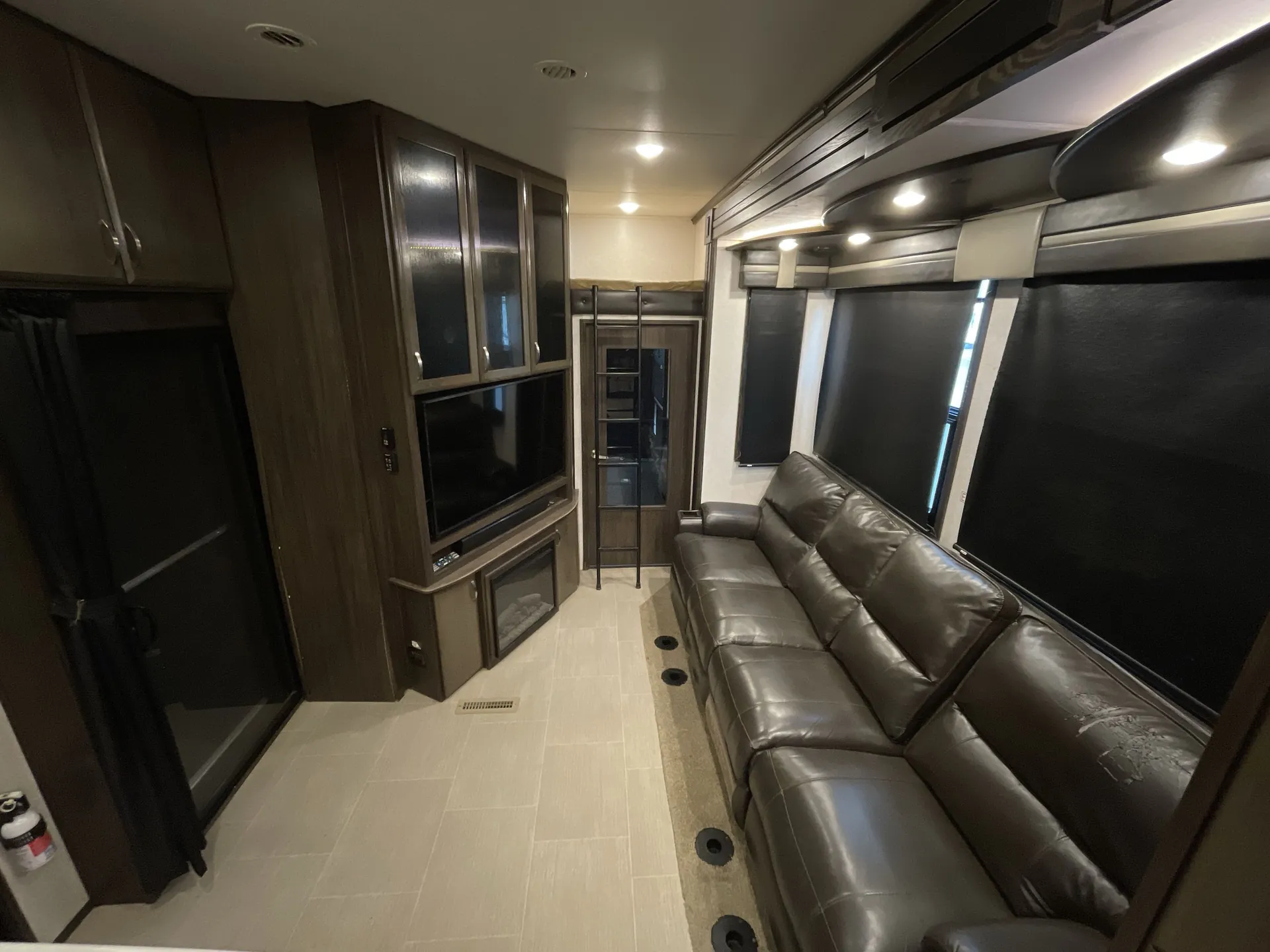 2018 Jayco Seismic 4113 — living area main
