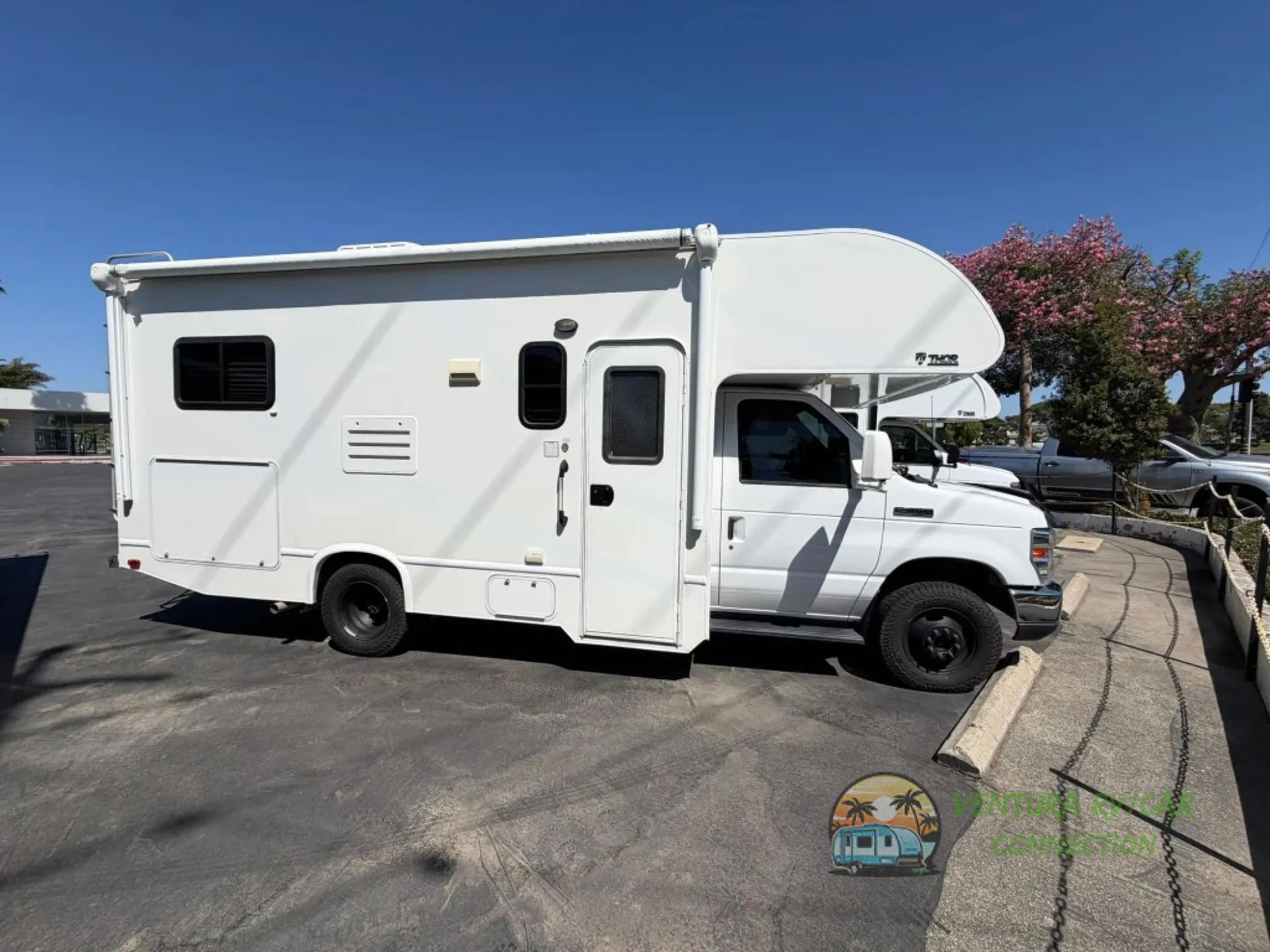2016 Thor Motor Coach Chateau 22E - Photo 2
