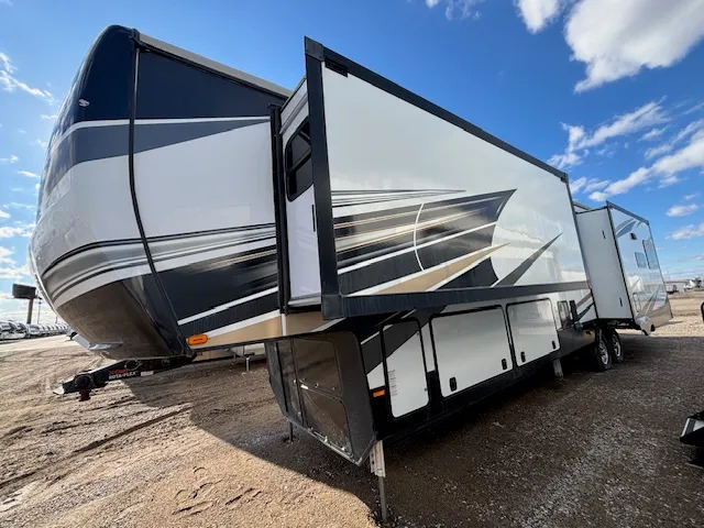 2022 HEARTLAND RV BIG HORN 3960LS - Photo 4