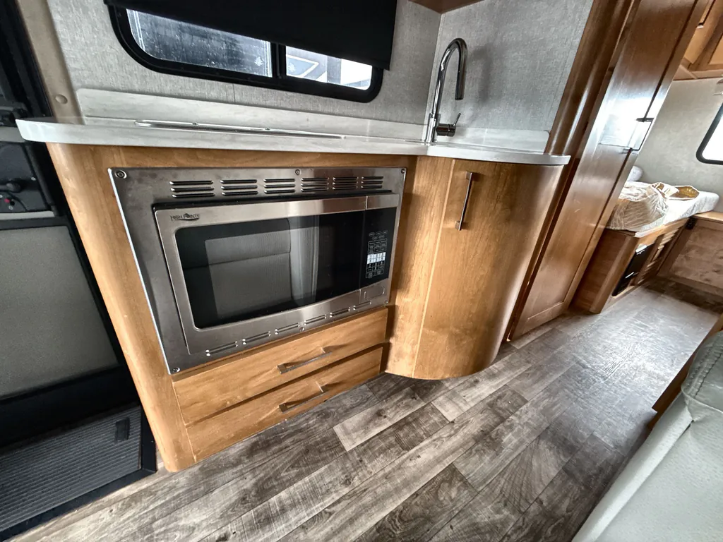 2019 Tiffin Wayfarer 24 TW, Photos photo 11