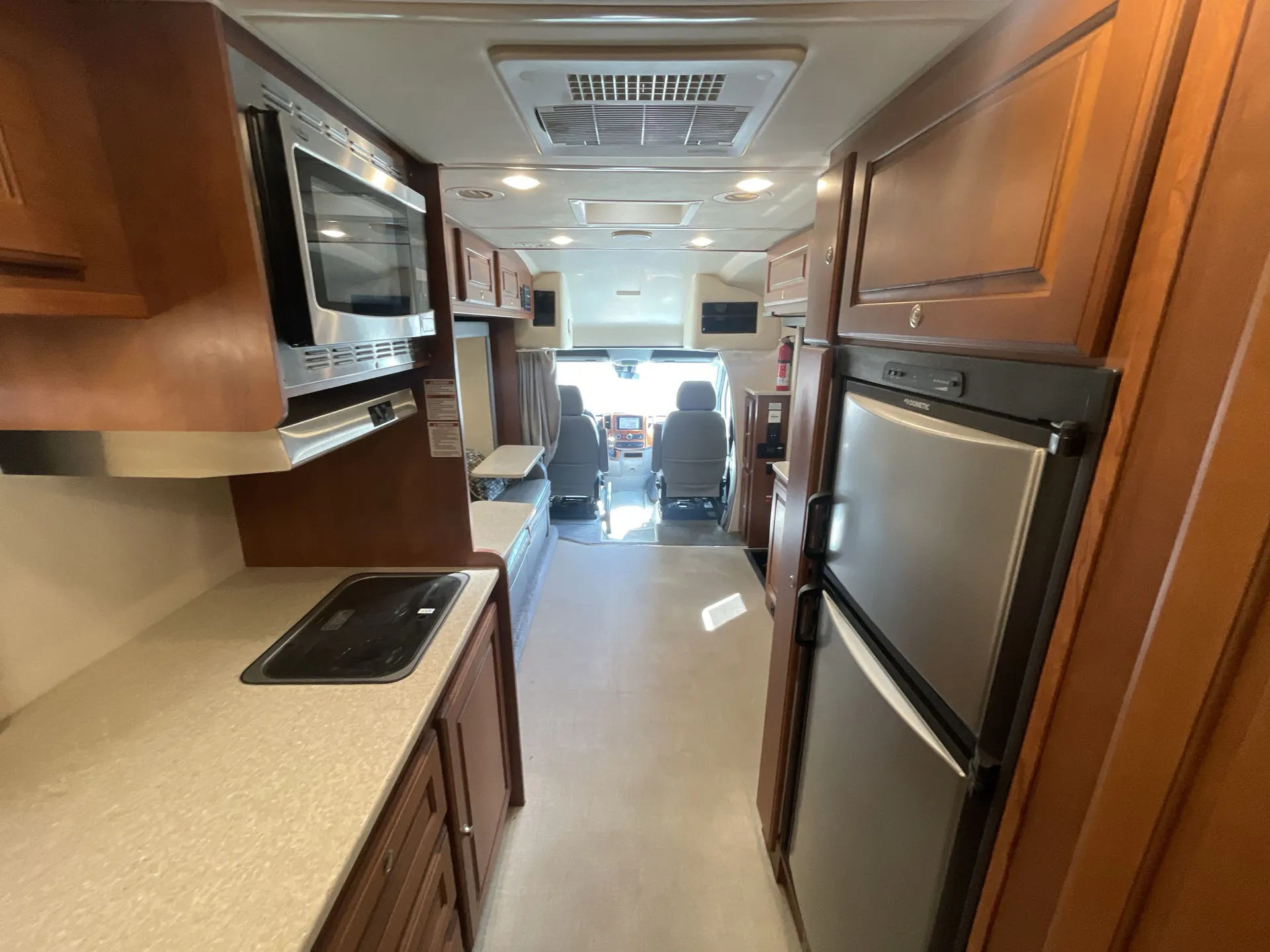 2018 Coach House Platinum II 241XL — living area main