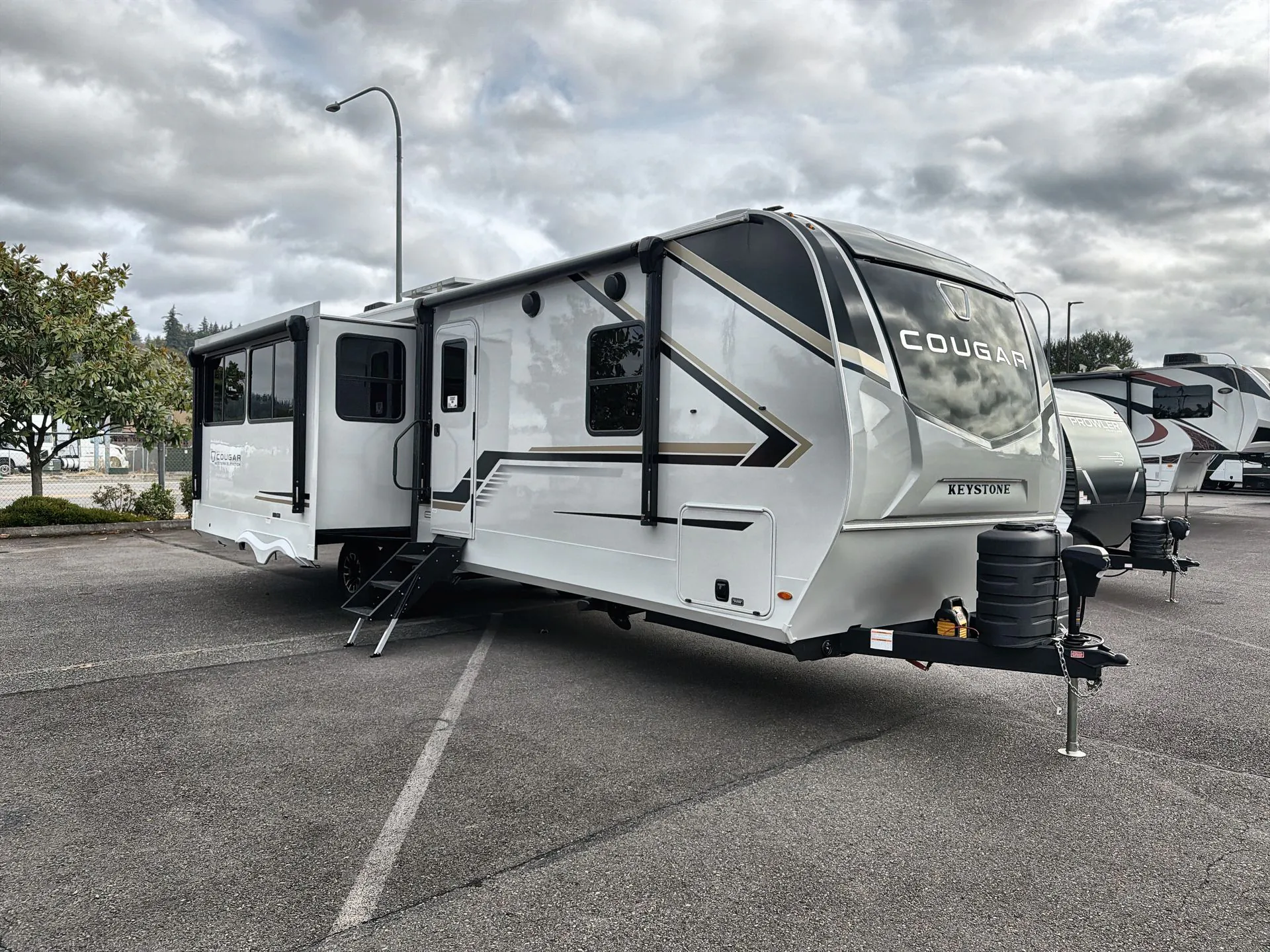 2027 Keystone Cougar Western Elevation 29RLWE dealer photo 1 from Tacoma RV Center
