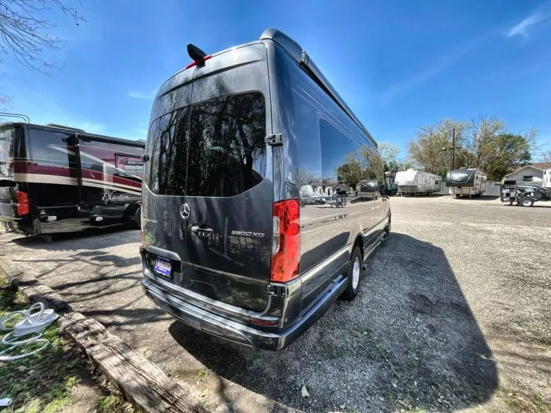 2025 Grech RV Strada-ion AWD LOUNGE - Photo 4