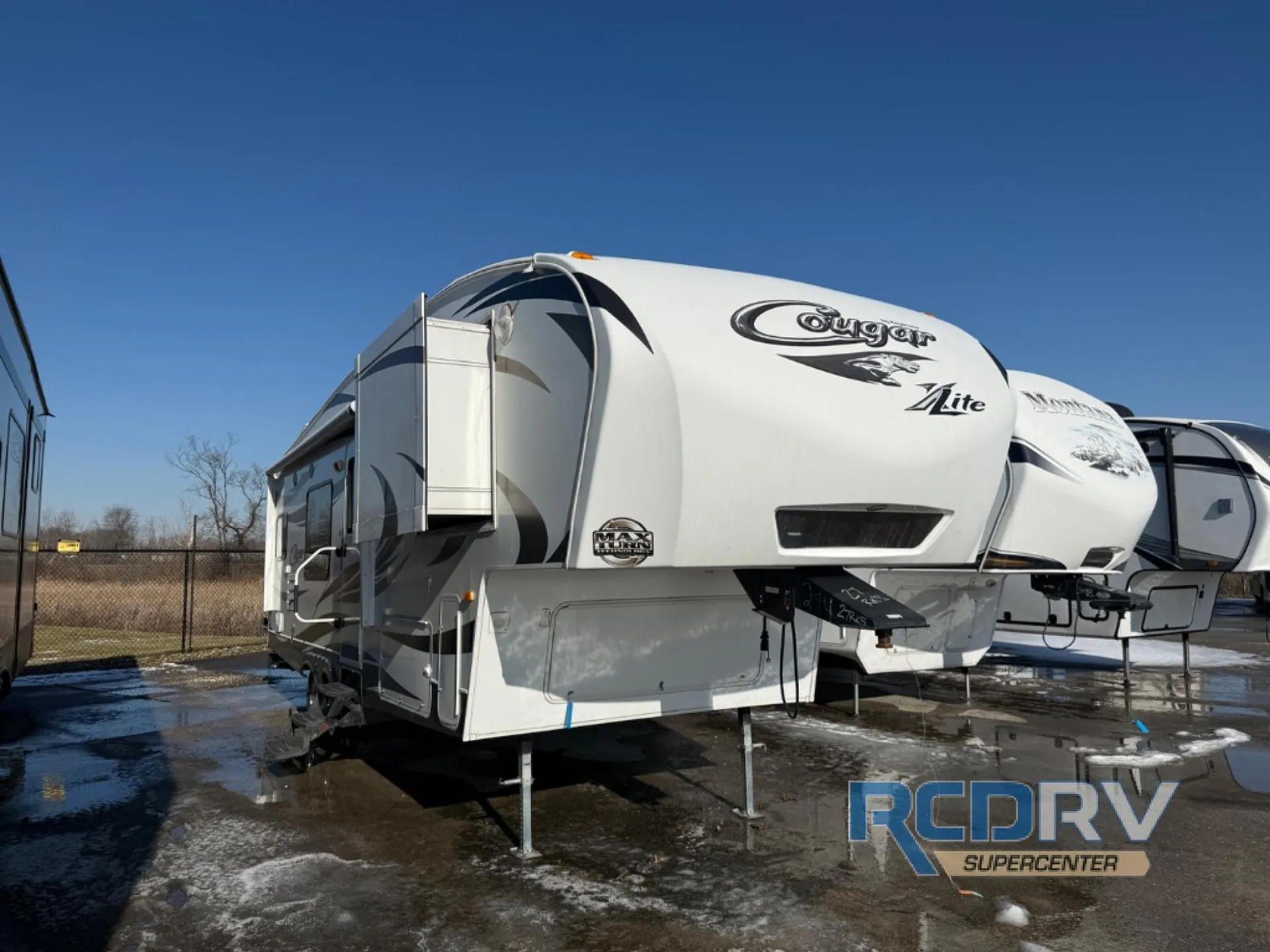2012 Keystone Cougar XLite 27RKS - Photo 2