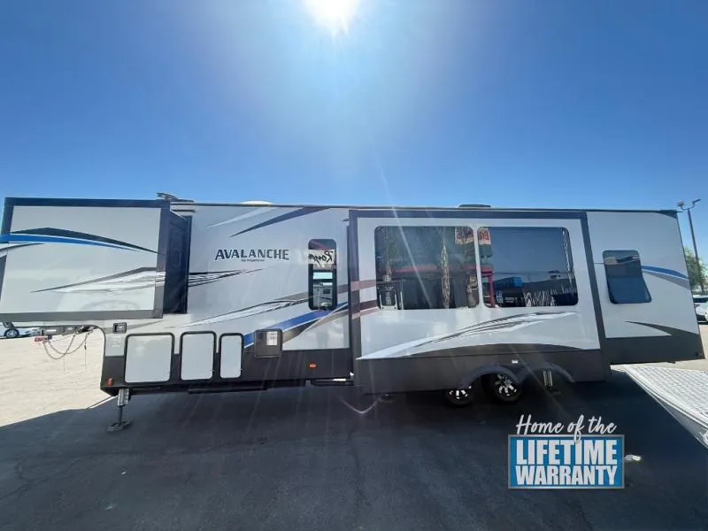 2019 Keystone Avalanche 385BG - Photo 4