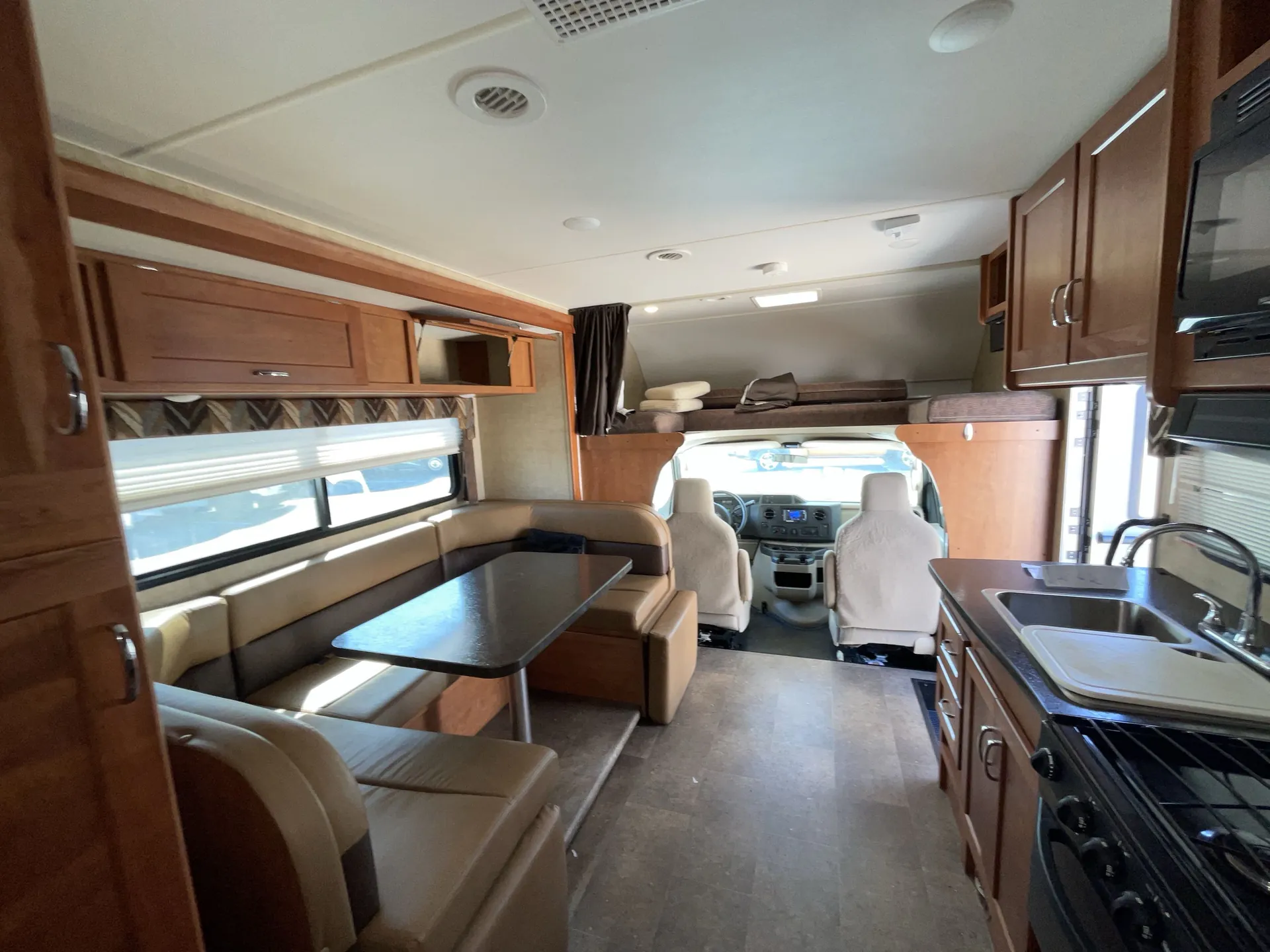 2017 Winnebago Minnie Winnie 26A — living area main